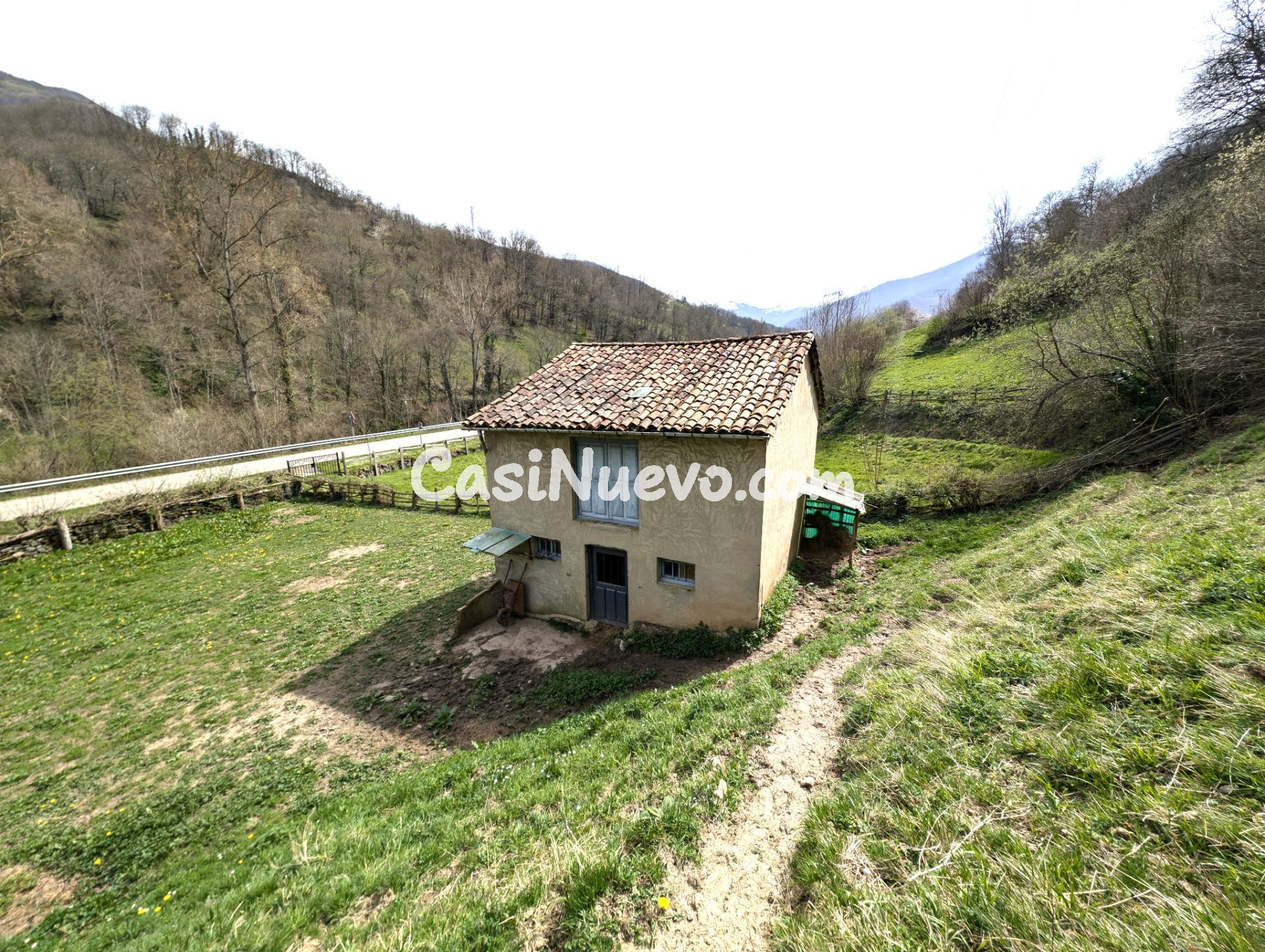 CUADRA CON FINCA DE 3000 M2 EN CASOMERA ALLER