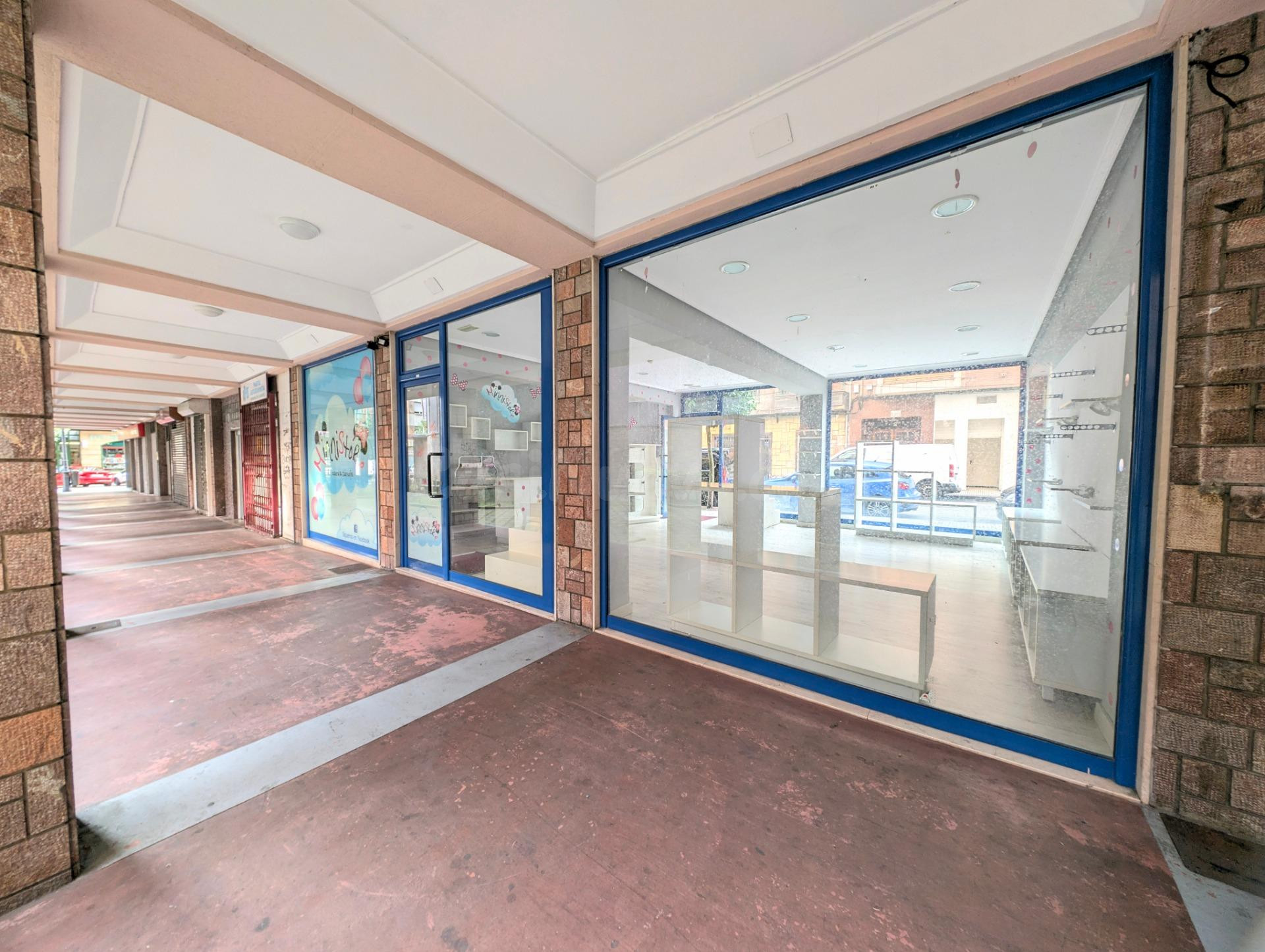 LOCAL COMERCIAL CON DOBLE VIDRIERA Y ACCESO EN EL CORAZÓN DE SAMA DE LANGREO