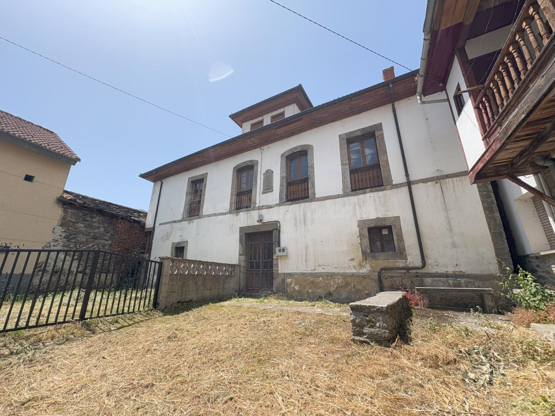CASA INDEPENDIENTE CON 12 habitaciones, 4 BAÑOS Y 750 METROS DE PARCELA - CASONA DE 1884