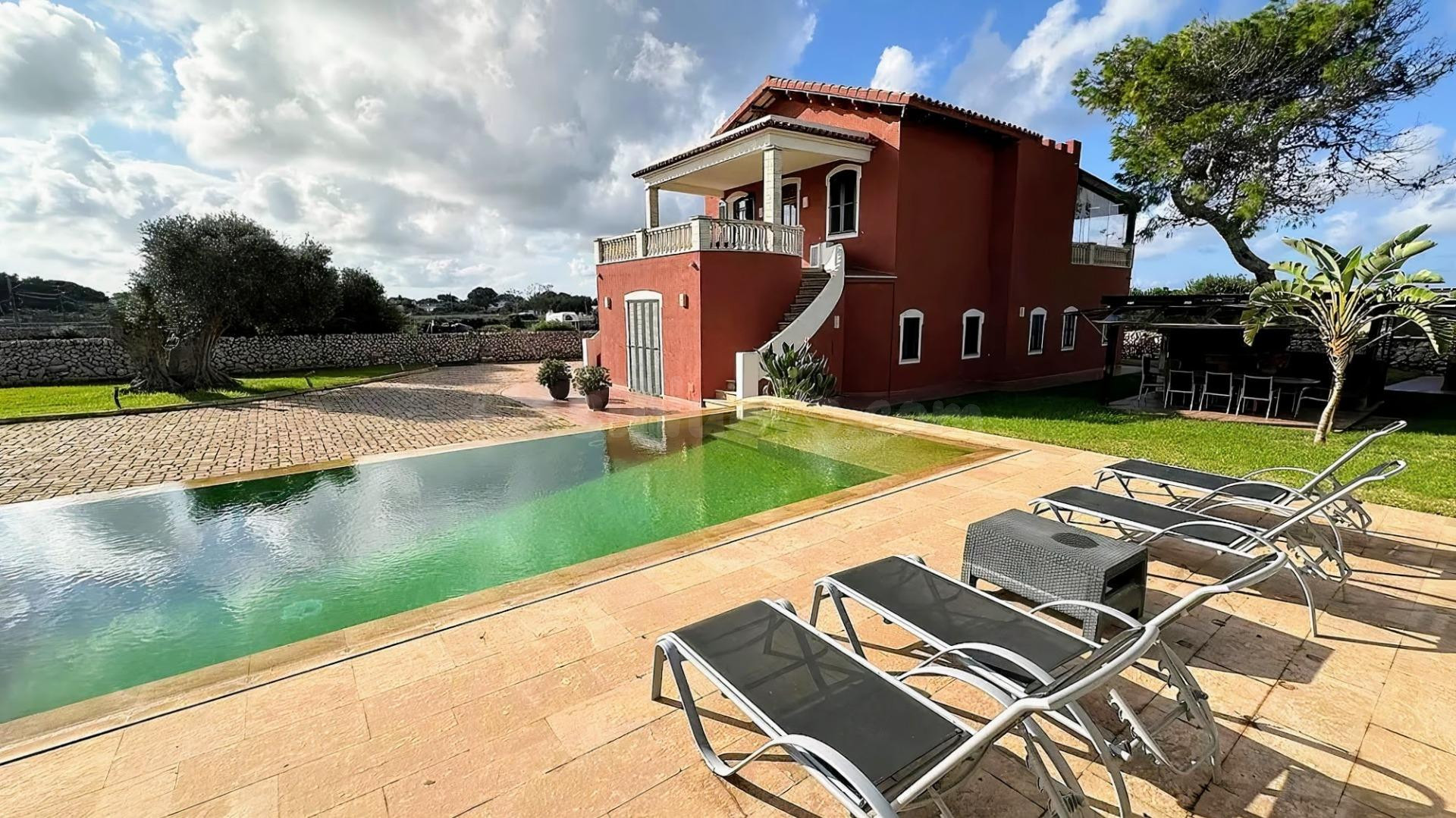 Preciosa villa en zona tranquila