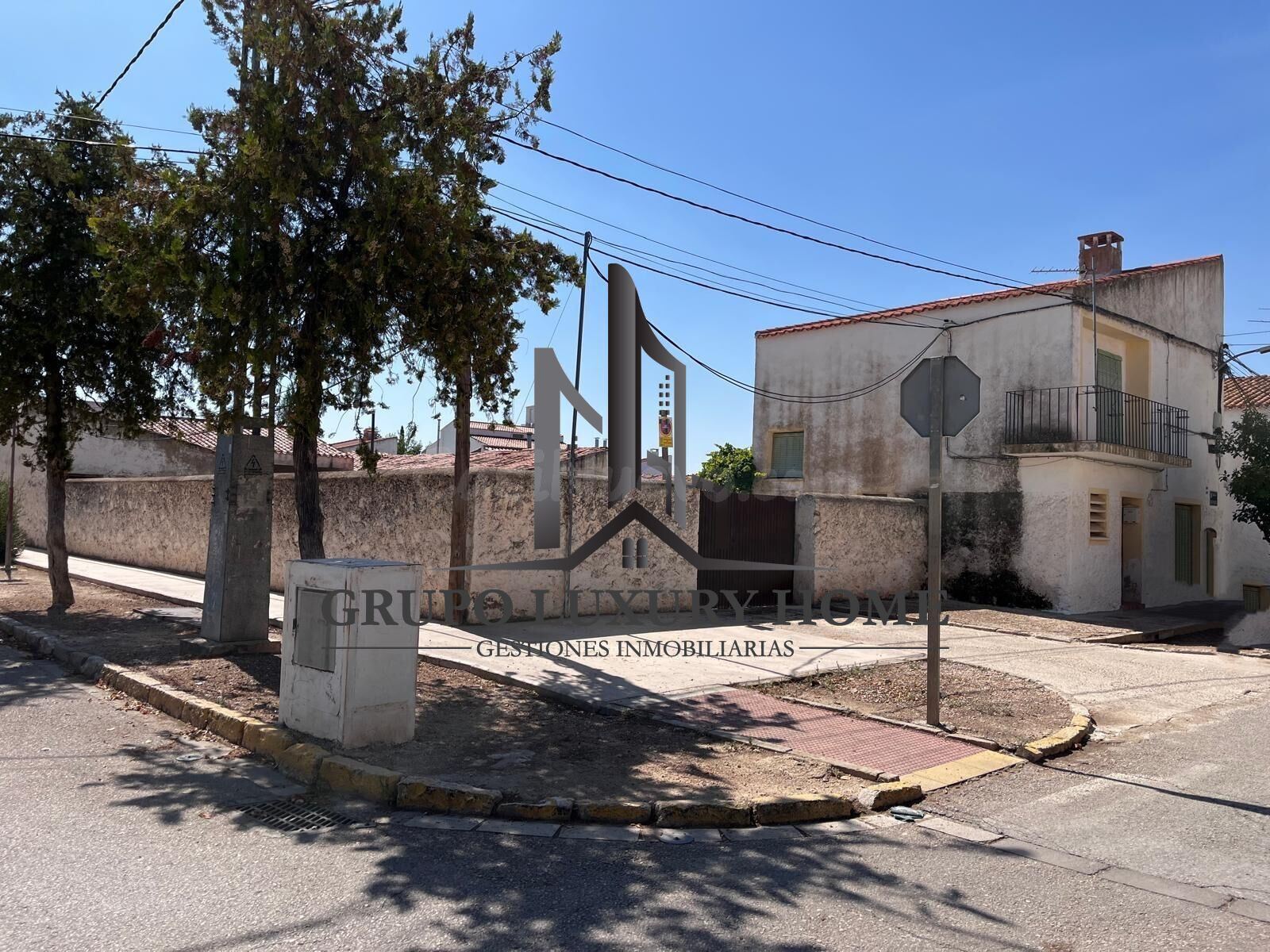 SE VENDE CASA ADOSADA PARA REFORMAR (AGUAS NUEVAS)