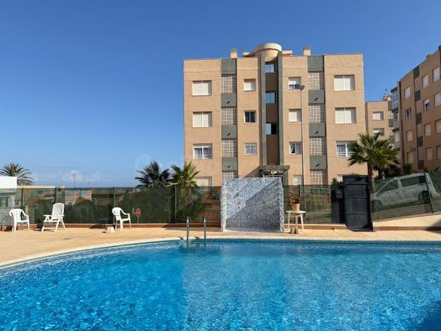 Impecable apartamento 2 habitaciones + 1 baño Orientación SUR CON VISTAS PARCIALES AL MAR