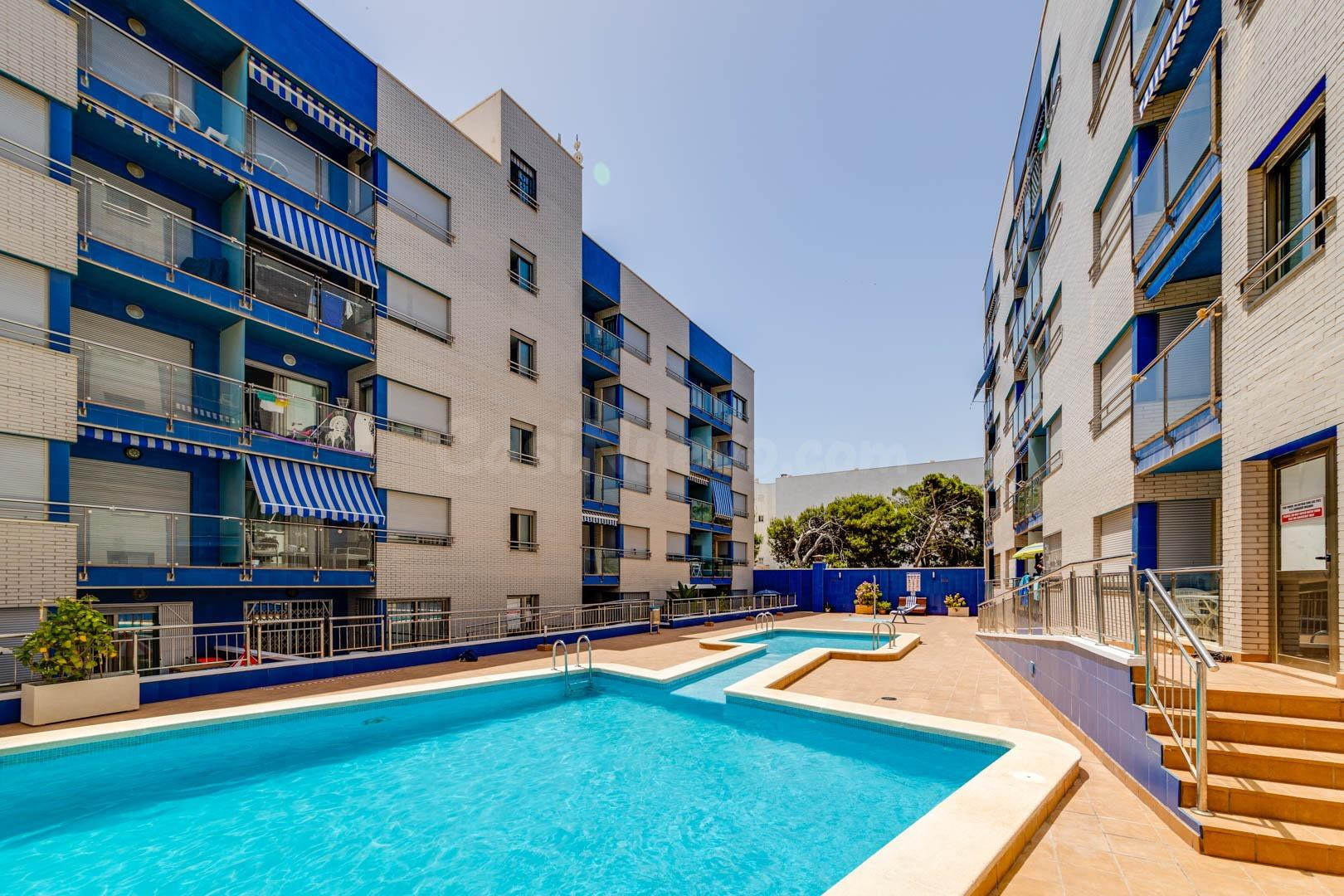 SE VENDE ESTUDIO EN PRIMERA LINEA DE LA PLAYA EN TORREVIEJA (ALICANTE)