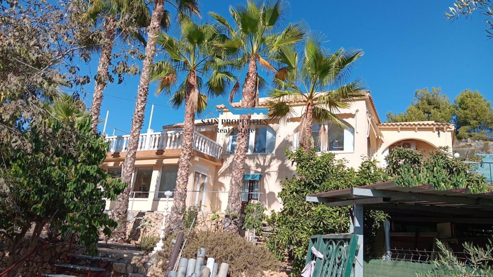 Espectacular finca con casa a la venta en La Nucia