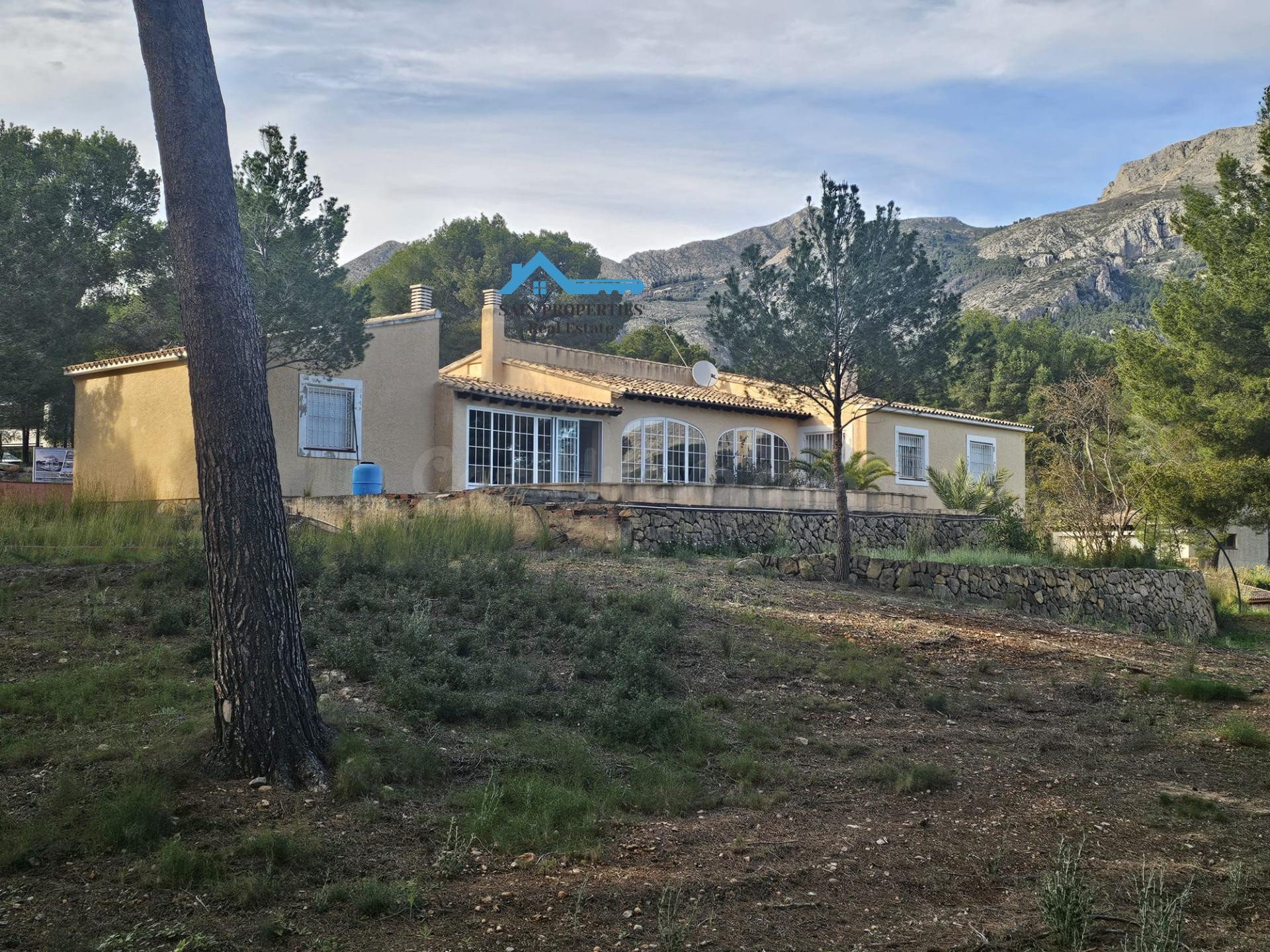 Parcela Urbanizable con casa en Altea La Vella