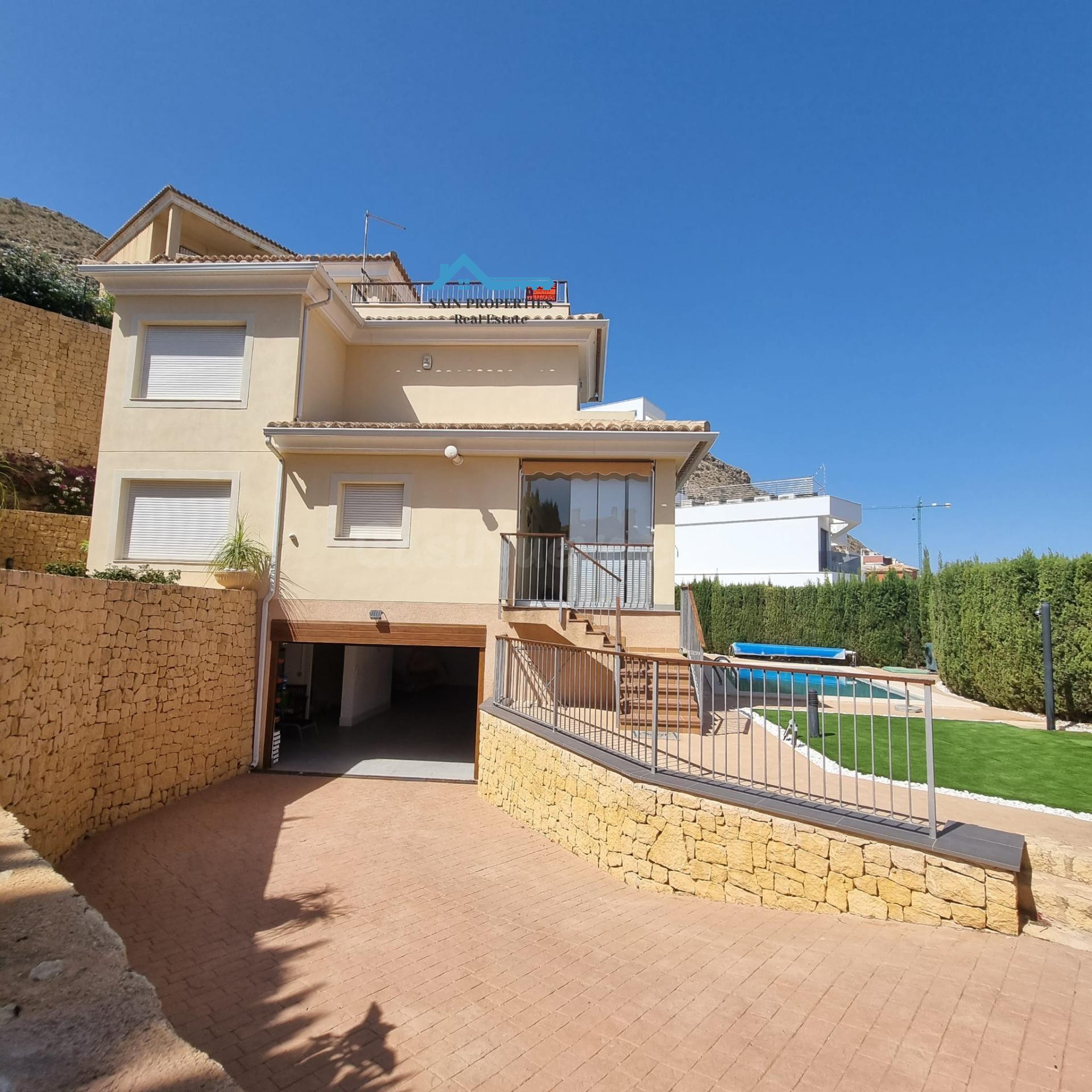 Chalet de lujo en venta en Golf Bahía, con piscina y garaje