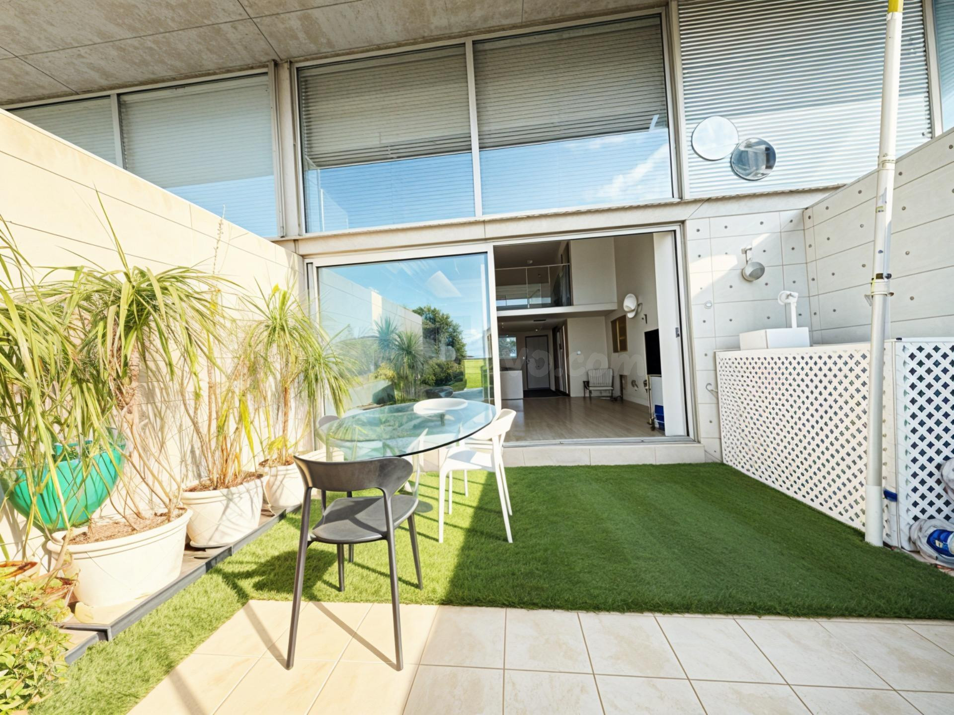 Estudio con terraza en Vara de Quart – listo para entrar a vivir