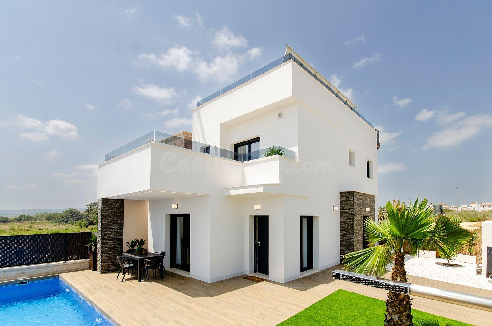 Descubre tu Impresionante Villa Independiente en Vistabella Golf