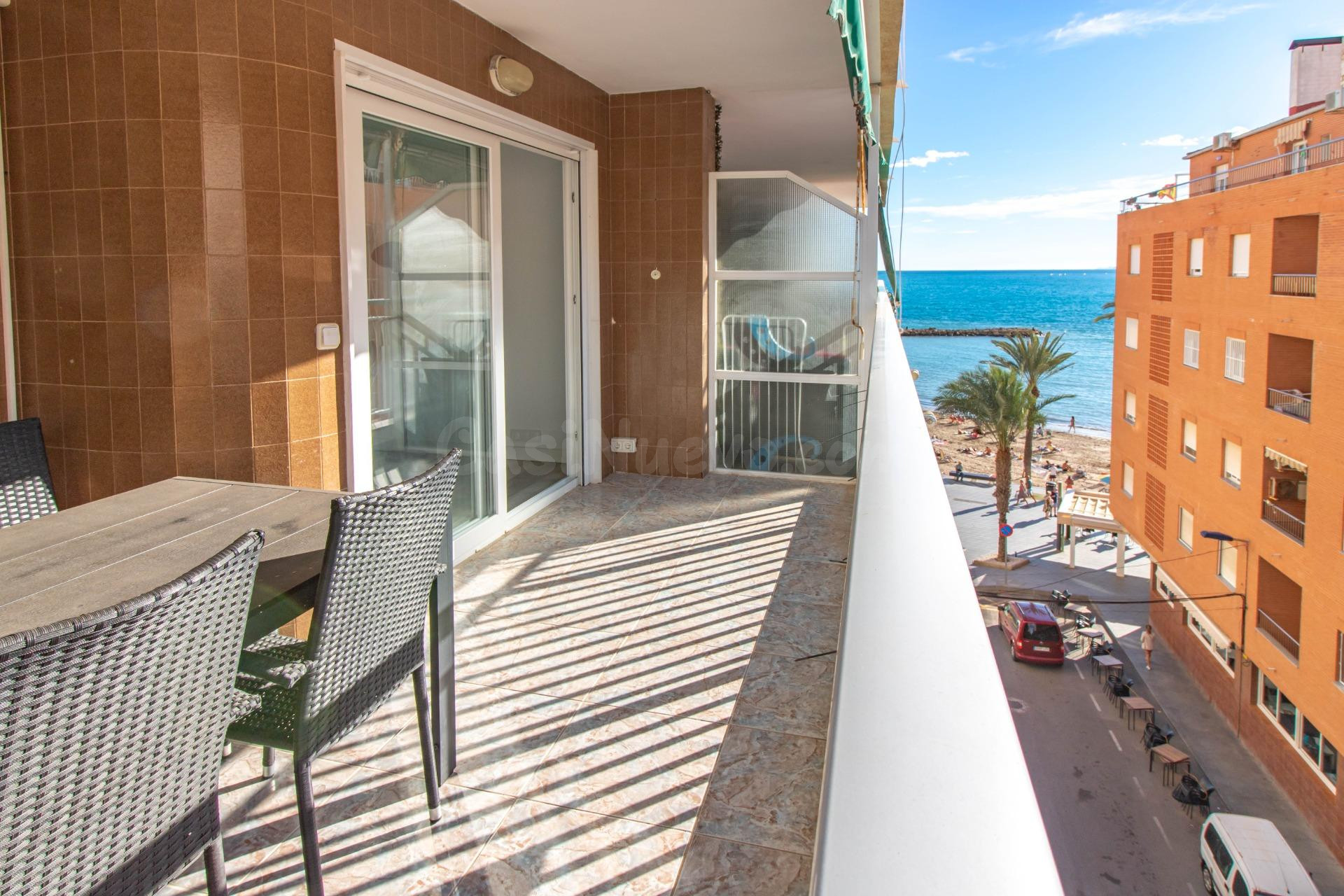 Impresionante apartamento en primera linea con licencia turística