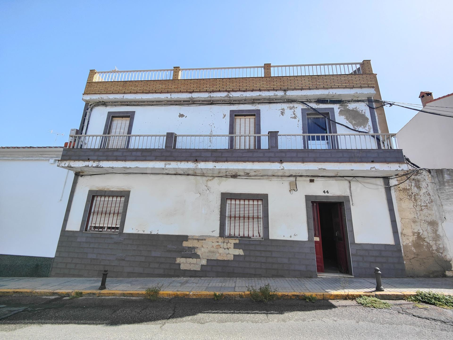 casa a la venta en nerva  para reformar