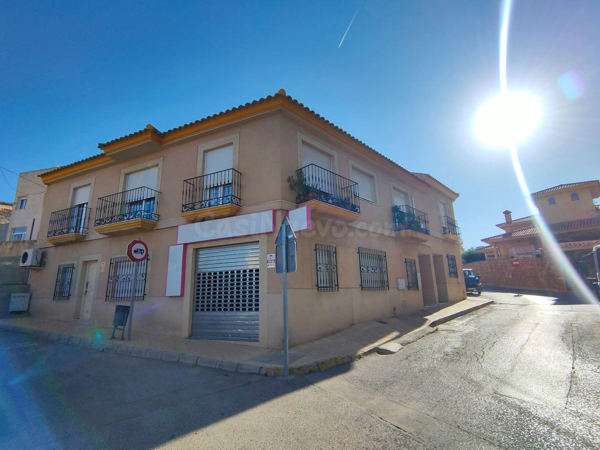 Venta de Lote con Bajo Comercial y Vivienda en Cuevas del Almanzora
