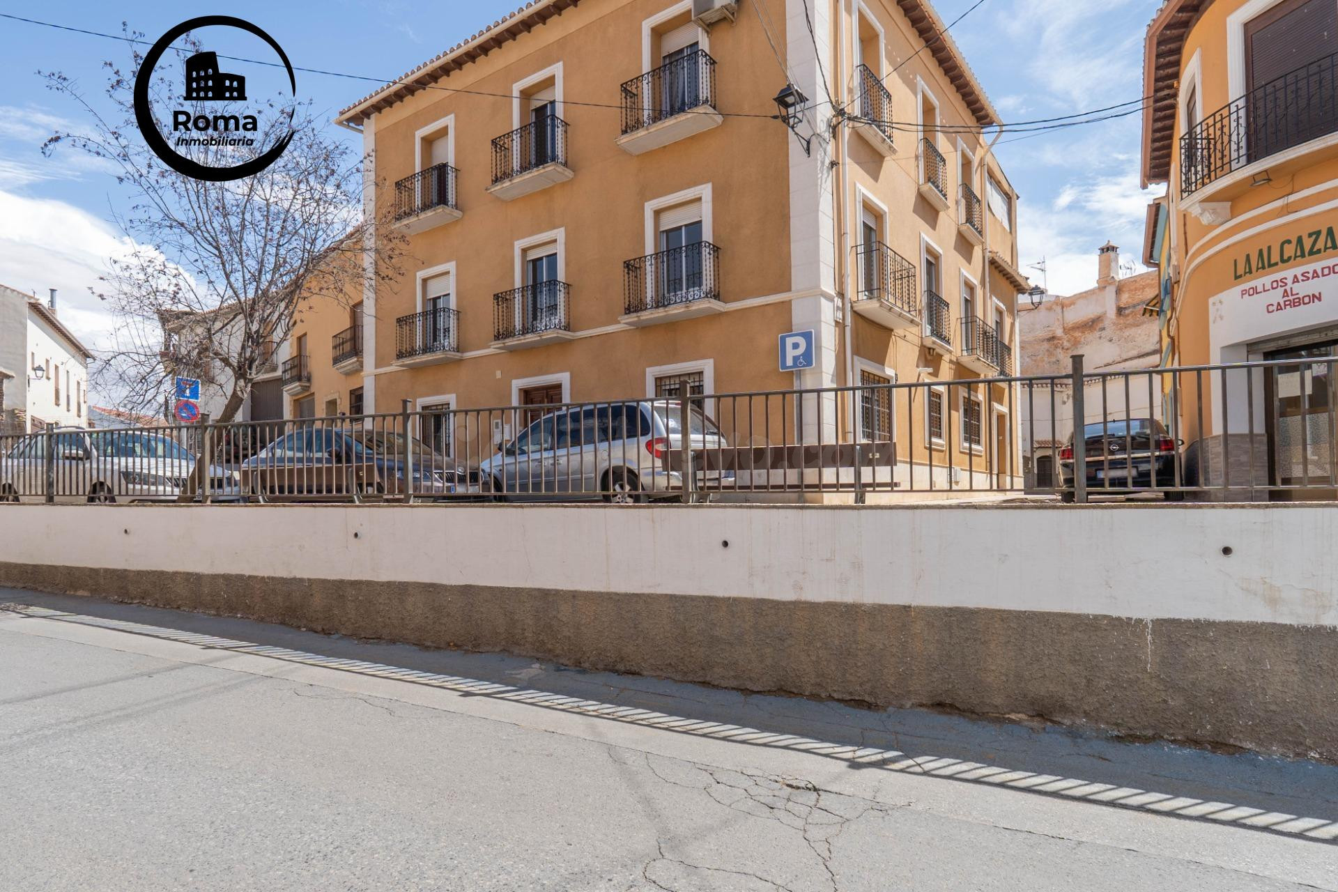 Amplia Casa en Venta en Guadix - Oportunidad de Inversión