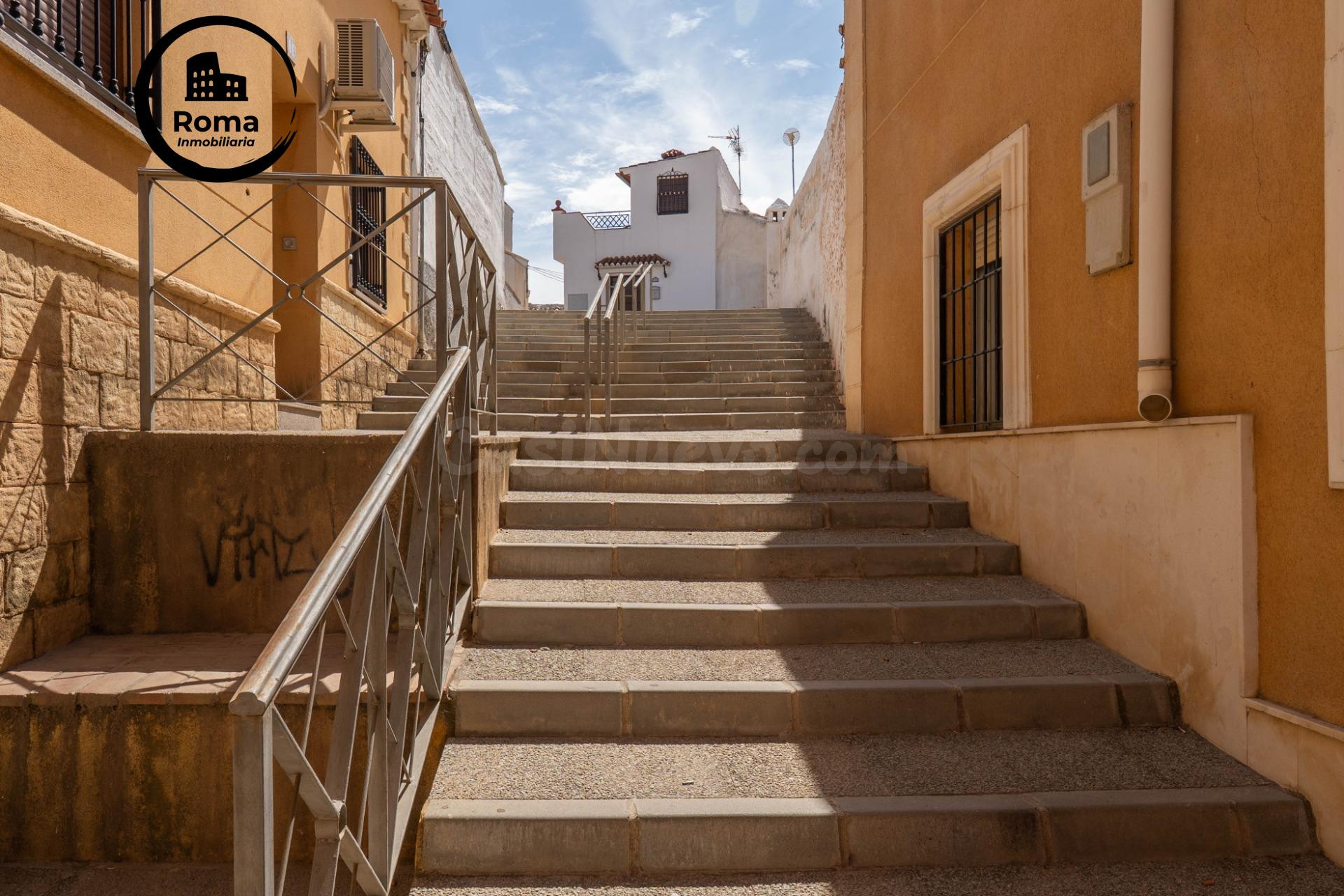 Amplia Casa en Venta en Guadix - Oportunidad de Inversión - foto 2