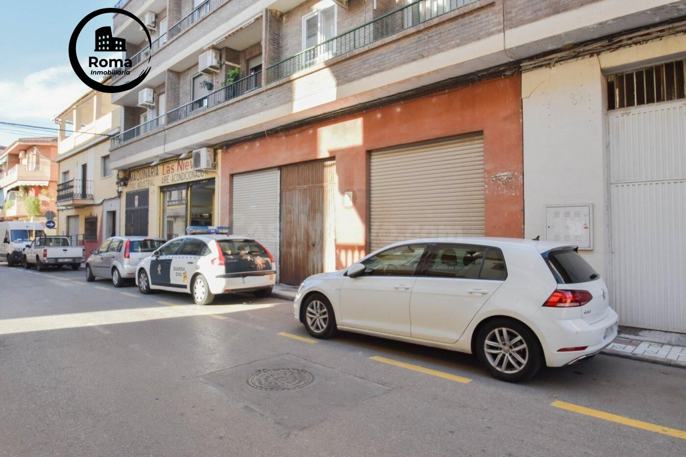 Local en bruto situado junto a la Avenida principal