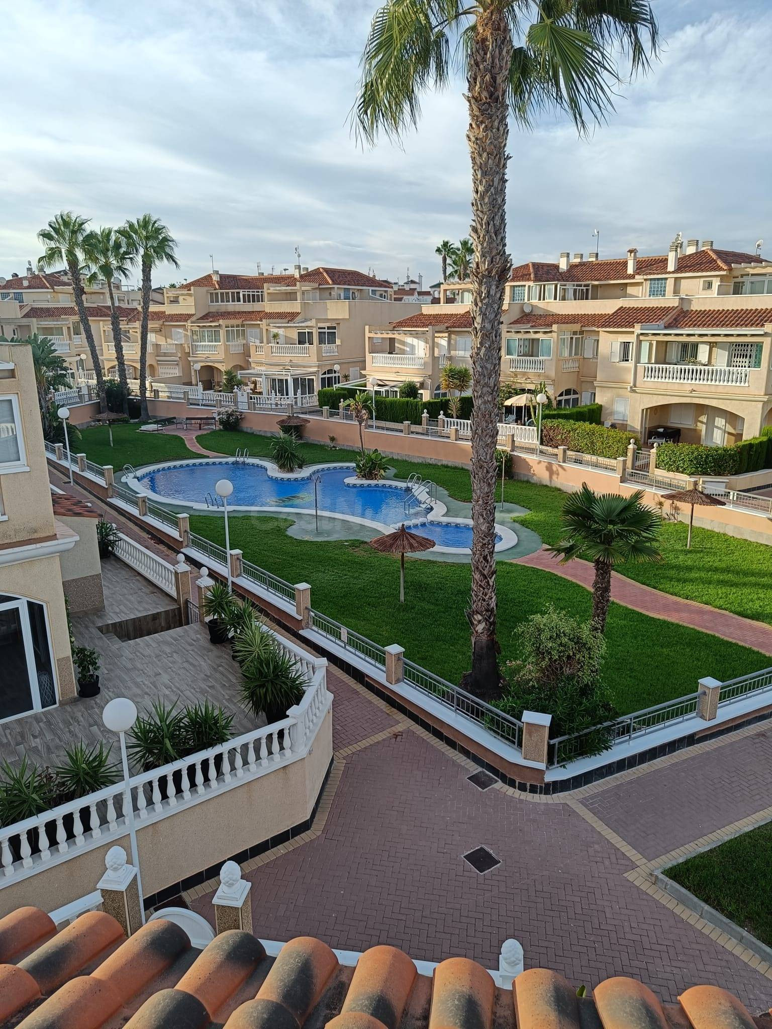 Chalet adosado en Residencial Zeniamar Fase 5 – Playa Flamenca (Orihuela Costa)
