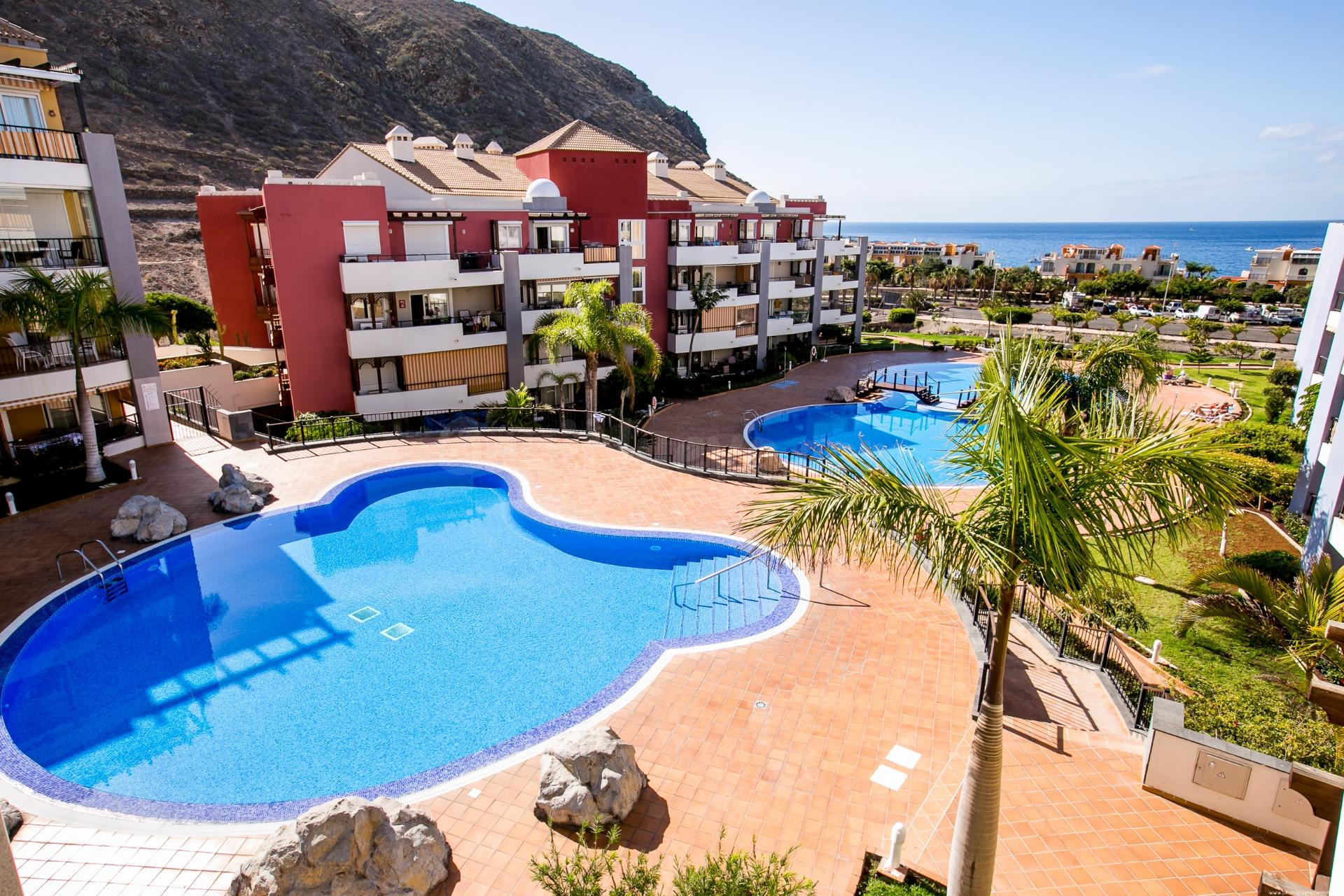 Exclusiva Villa en El Rincón, Los Cristianos – Vistas al Mar, Terrazas y Jacuzzi Privado