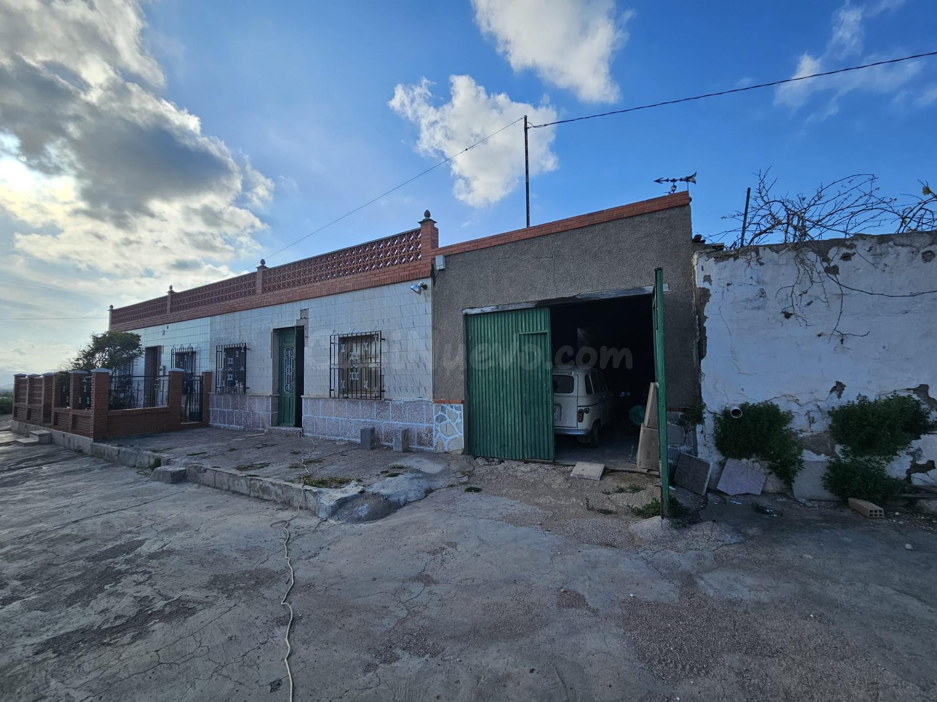 ¡GRAN OPORTUNIDAD! FINCA RÚSTICA CON DOS VIVIENDAS Y AMPLIO TERRENO DE 4000mtrs