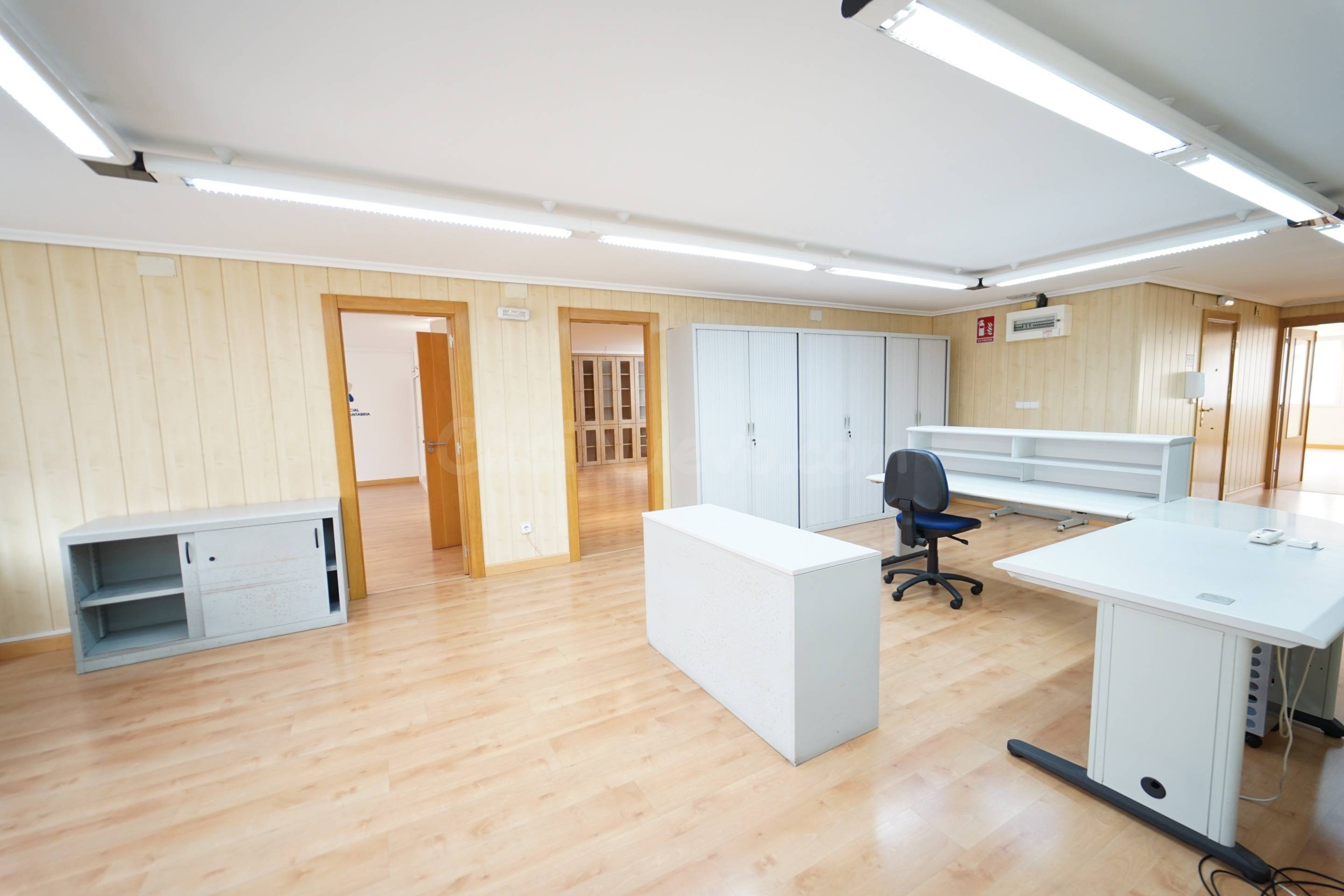 Venta oficina 326 m2 construidos en Santander centro, calle Cervantes, planta completa. Oportunidad.