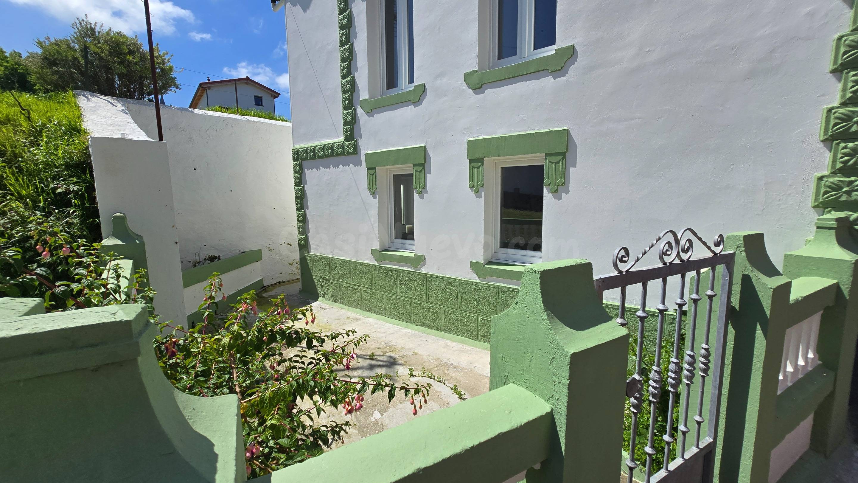 Somao Asturias Casa independiente con pequeño jardín terraza