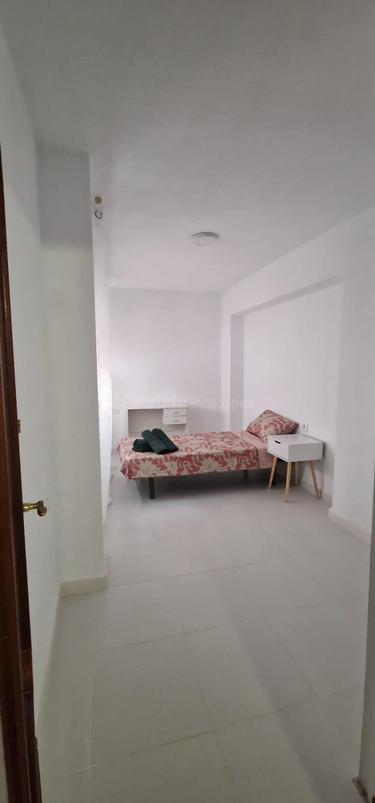 SE ALQUILA habitación PARA CHICAS EN ALICANTE CENTRO