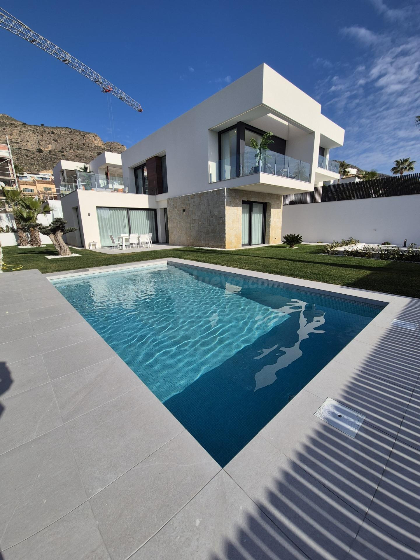 Villas de lujo de obra nueva en Sierra Cortina: tu sueño hecho realidad