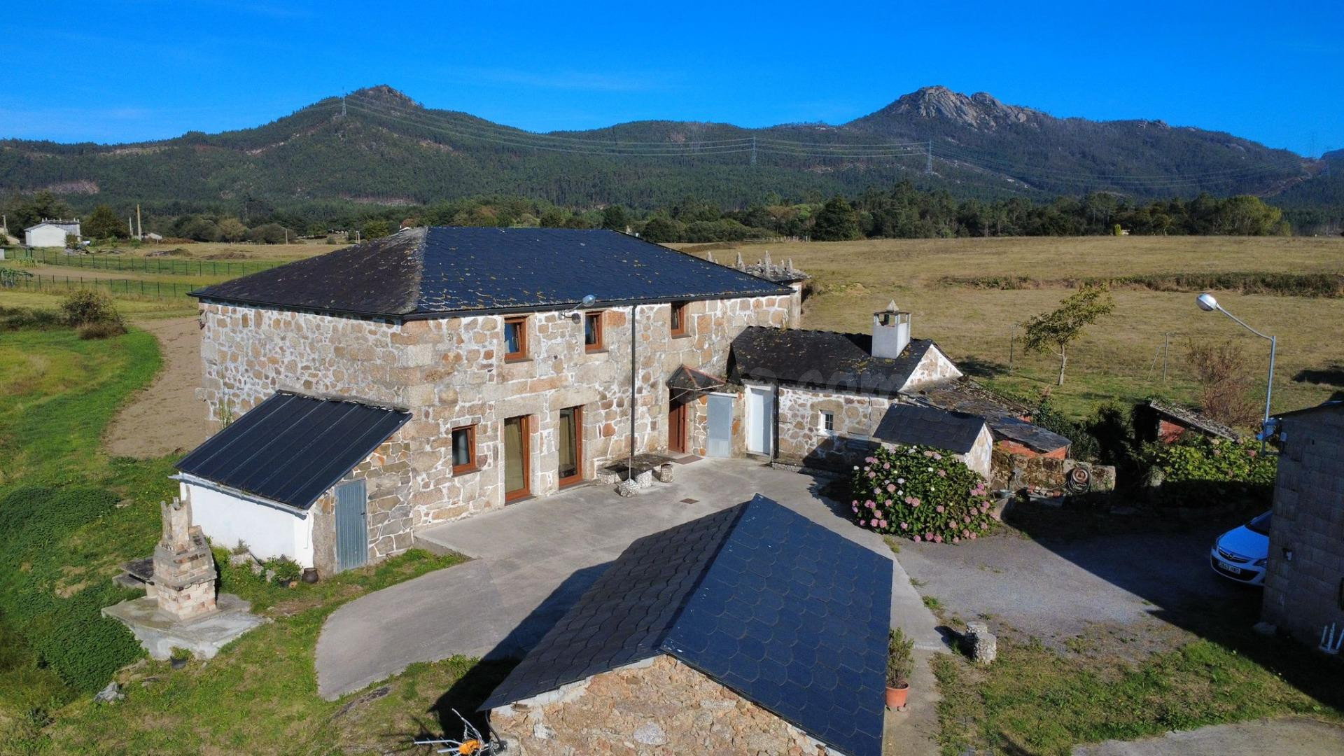 Encantadora casa rústica gallega reformada, con total privacidad y a pocos minutos de la costa de la Mariña Lucense