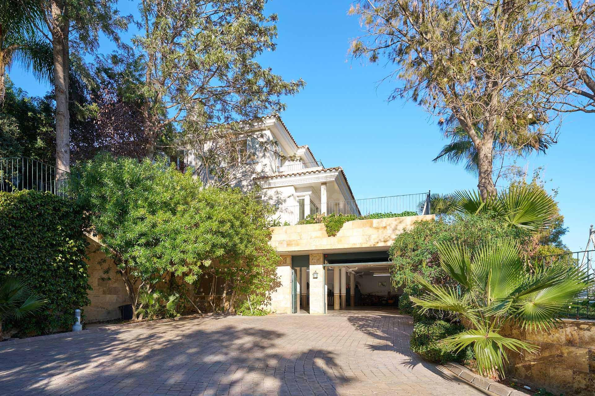 Villa con vista panorámica y suelo edificable en Sitges, Can Girona.
