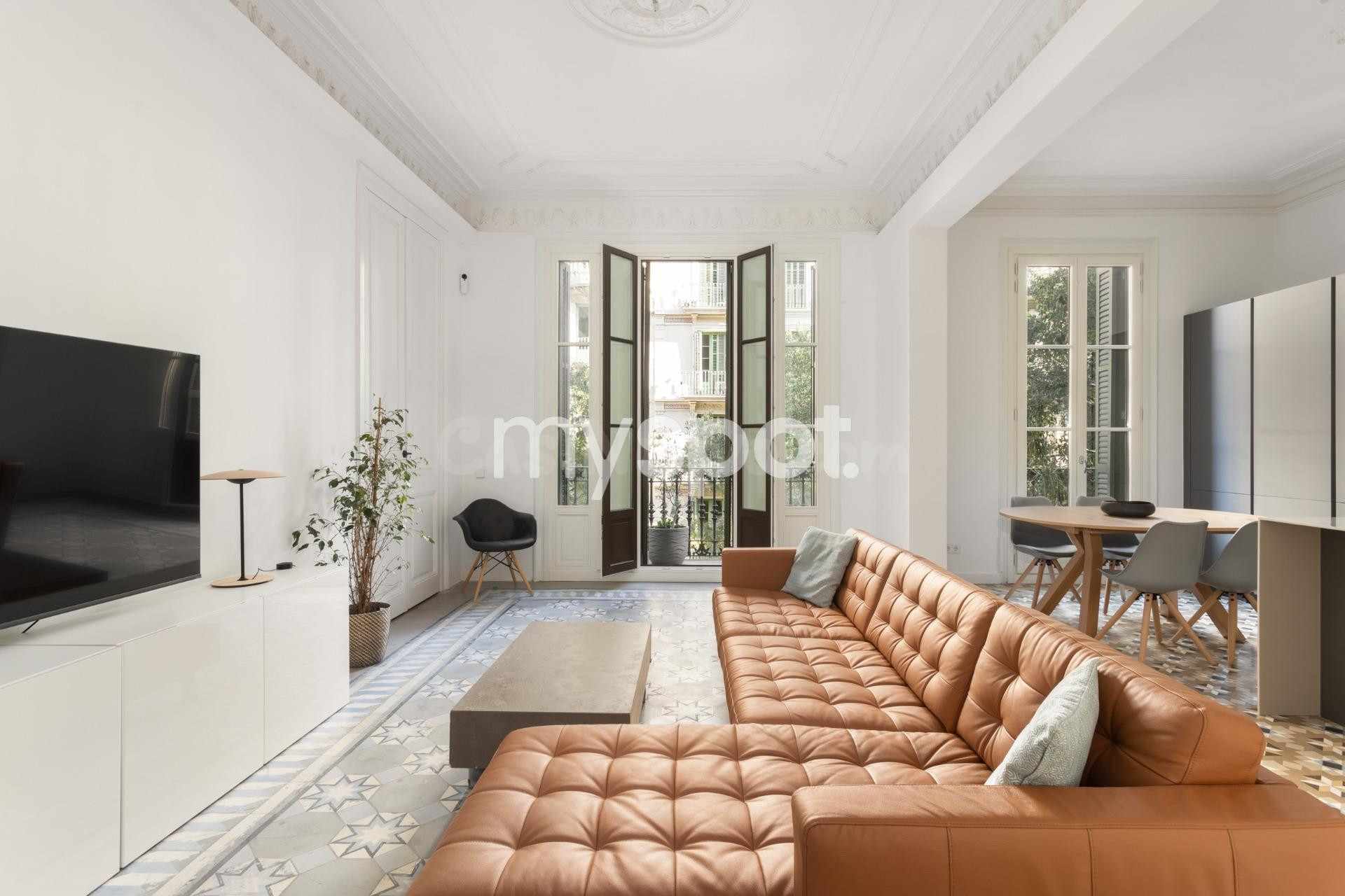 Apartamento de lujo de 3 dormitorios cerca de Passeig de Gracia