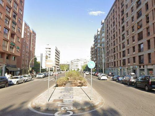 Nervión Prado San Sebastián. Amplia vivienda de 5 habitaciones 3 baños se vende.  Garaje. Trastero.