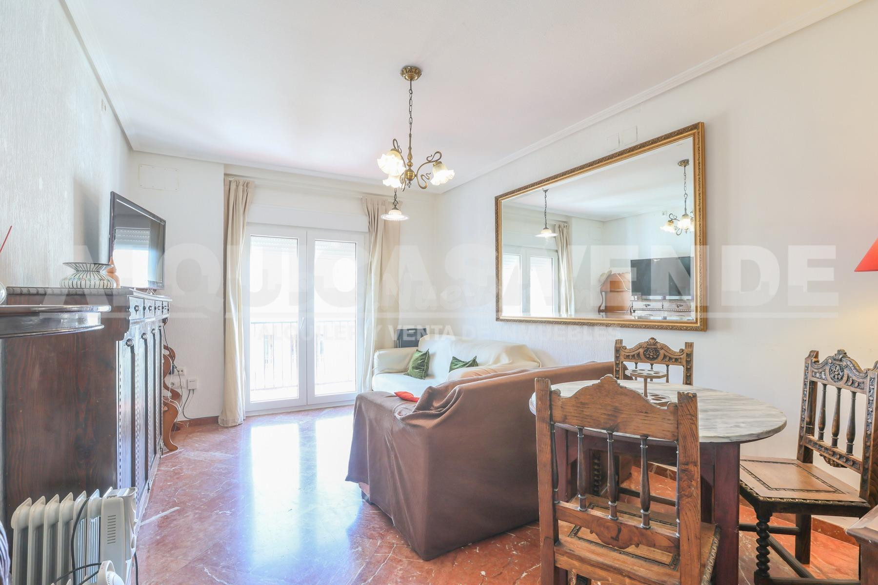 Piso en Venta en el Corazón de Sevilla - Plaza de la Encarnación, 3 habitaciones 2 baños. Terraza.