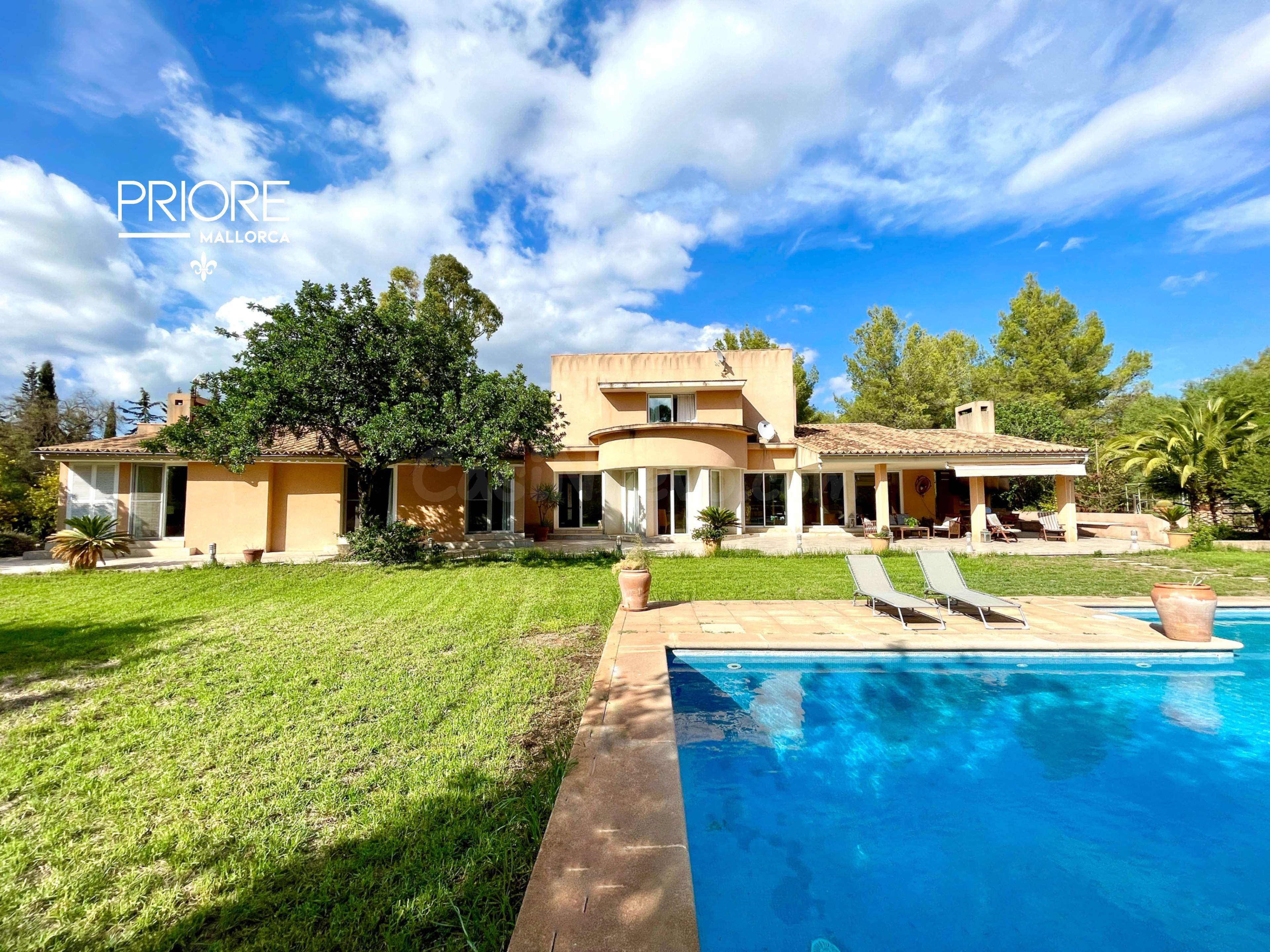 Espaciosa Villa con pista de tenis y piscina privada