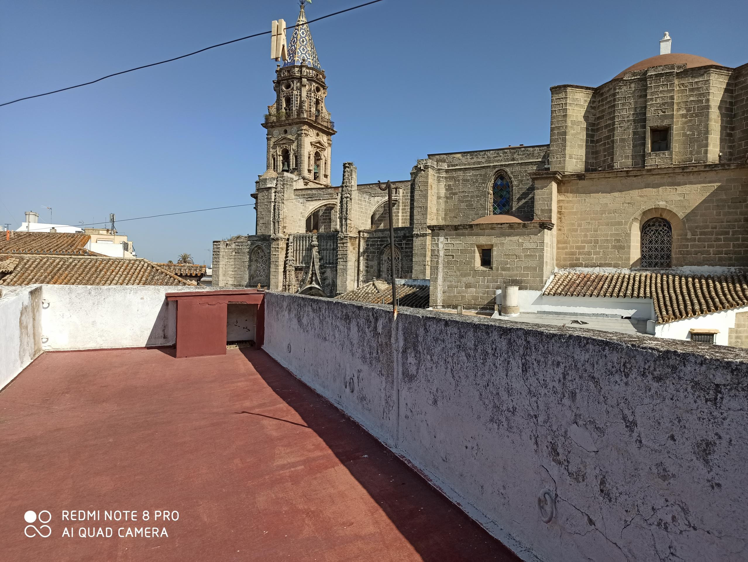 AMPLIA CASA INDEPENDIENTE EN EL BARRIO SAN MIGUEL