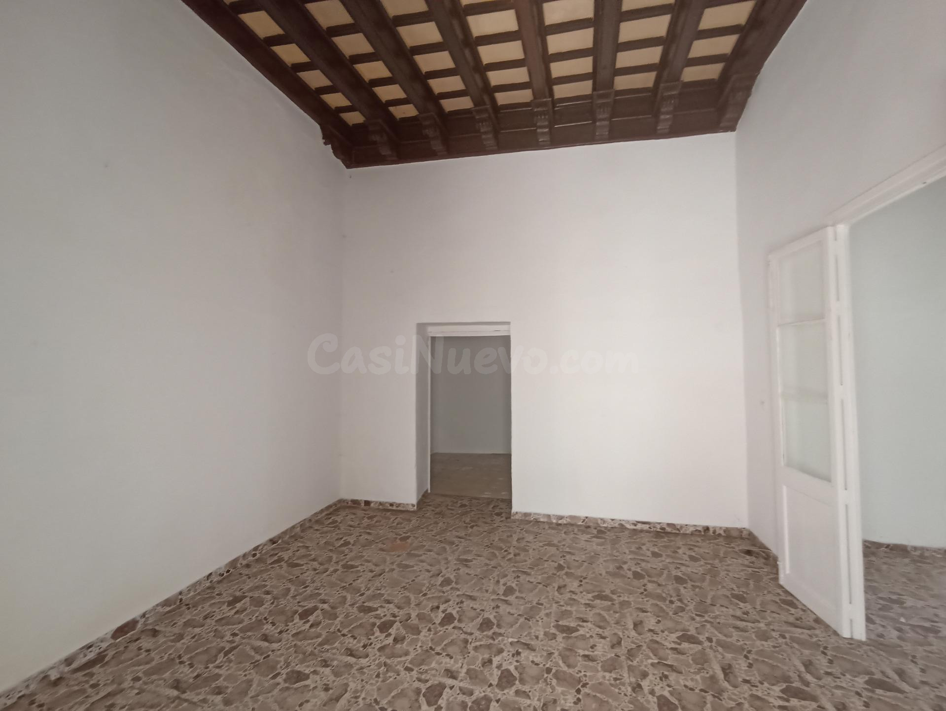 AMPLIA CASA PALACIO A REFORMAR EN EL CENTRO