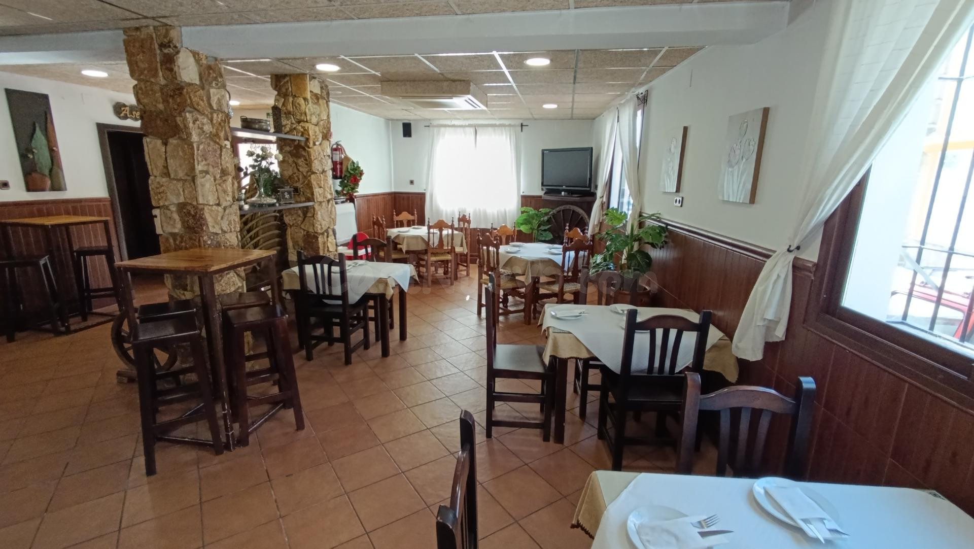 RESTAURANTE EN PLENO FUNCIONAMIENTO EN PATERNA
