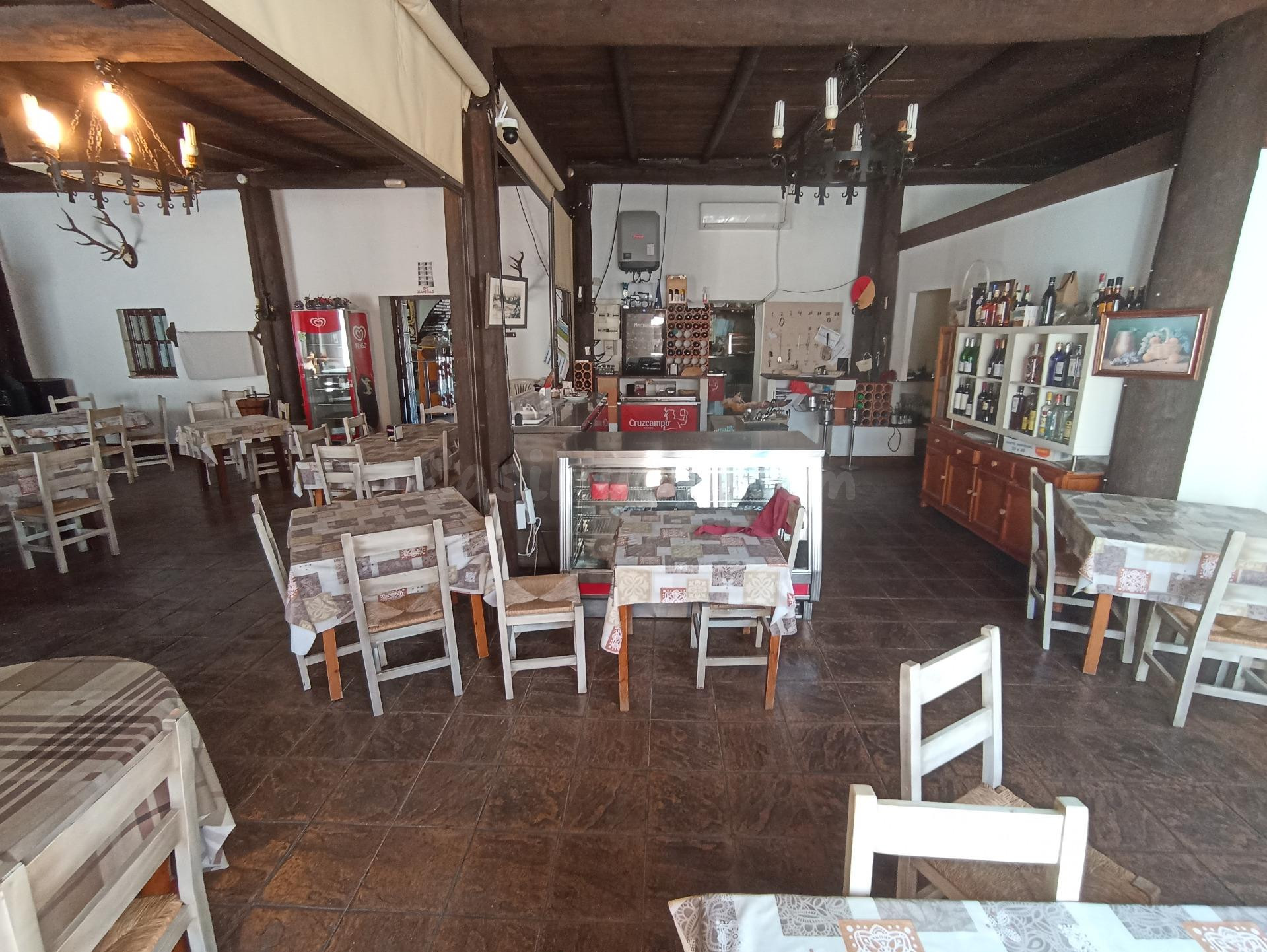 OPORTUNIDAD BAR RESTAURANTE EN FUNCIONAMIENTO + VIVIENDA