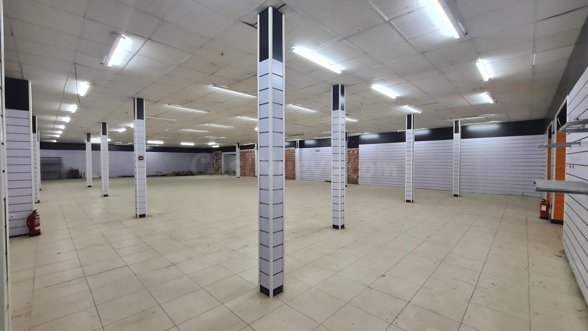 LOCAL DE GRANDES DIMENSIONES EN ALQUILER EN CIUDAD JARDÍN