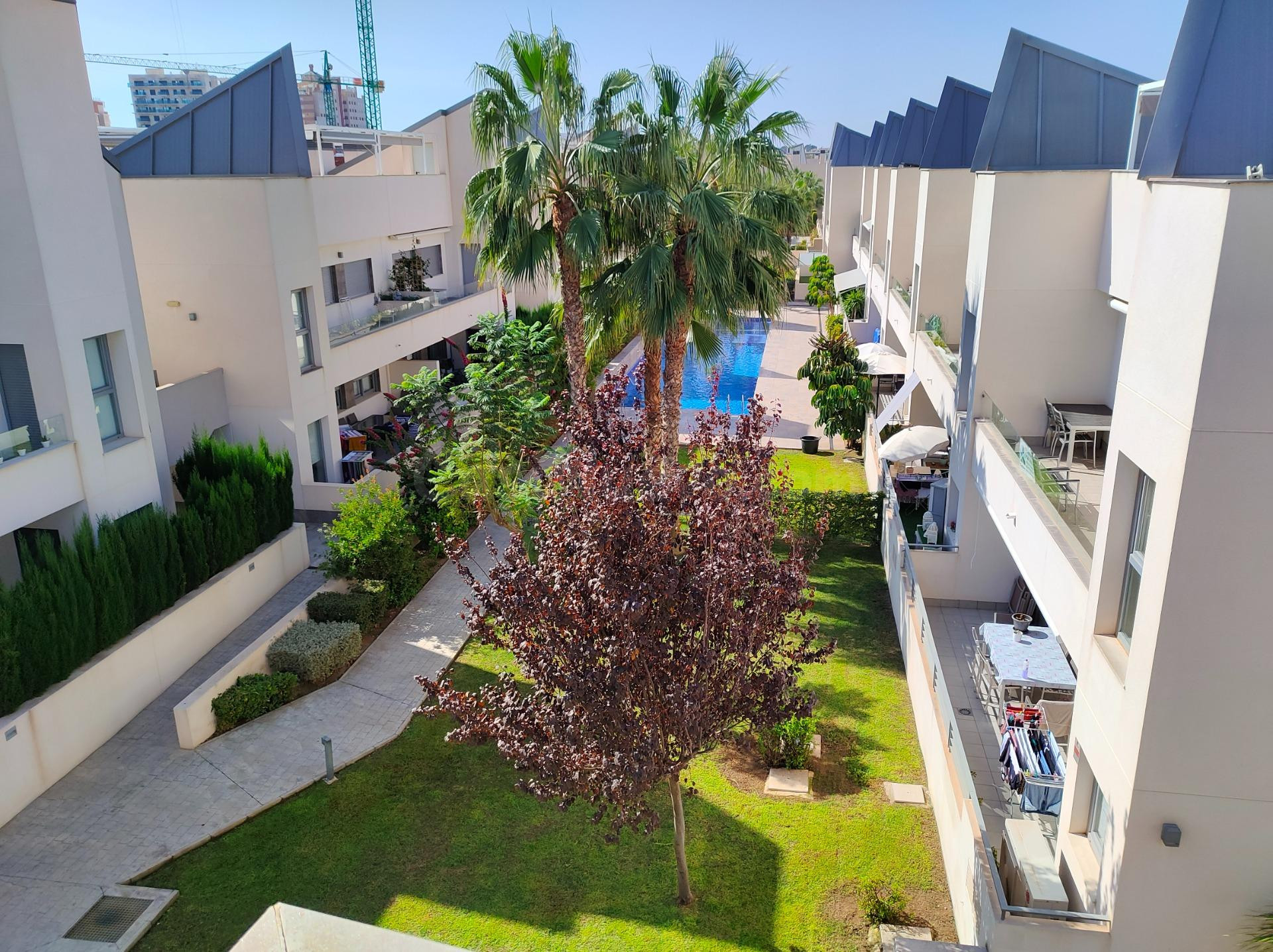 APARTAMENTO DE 2 DORMITORIOS 2 BAÑOS, GARAJE, EN TORREVIEJA ( ZONA VELETA) CERCA DEL MAR 500 METROS