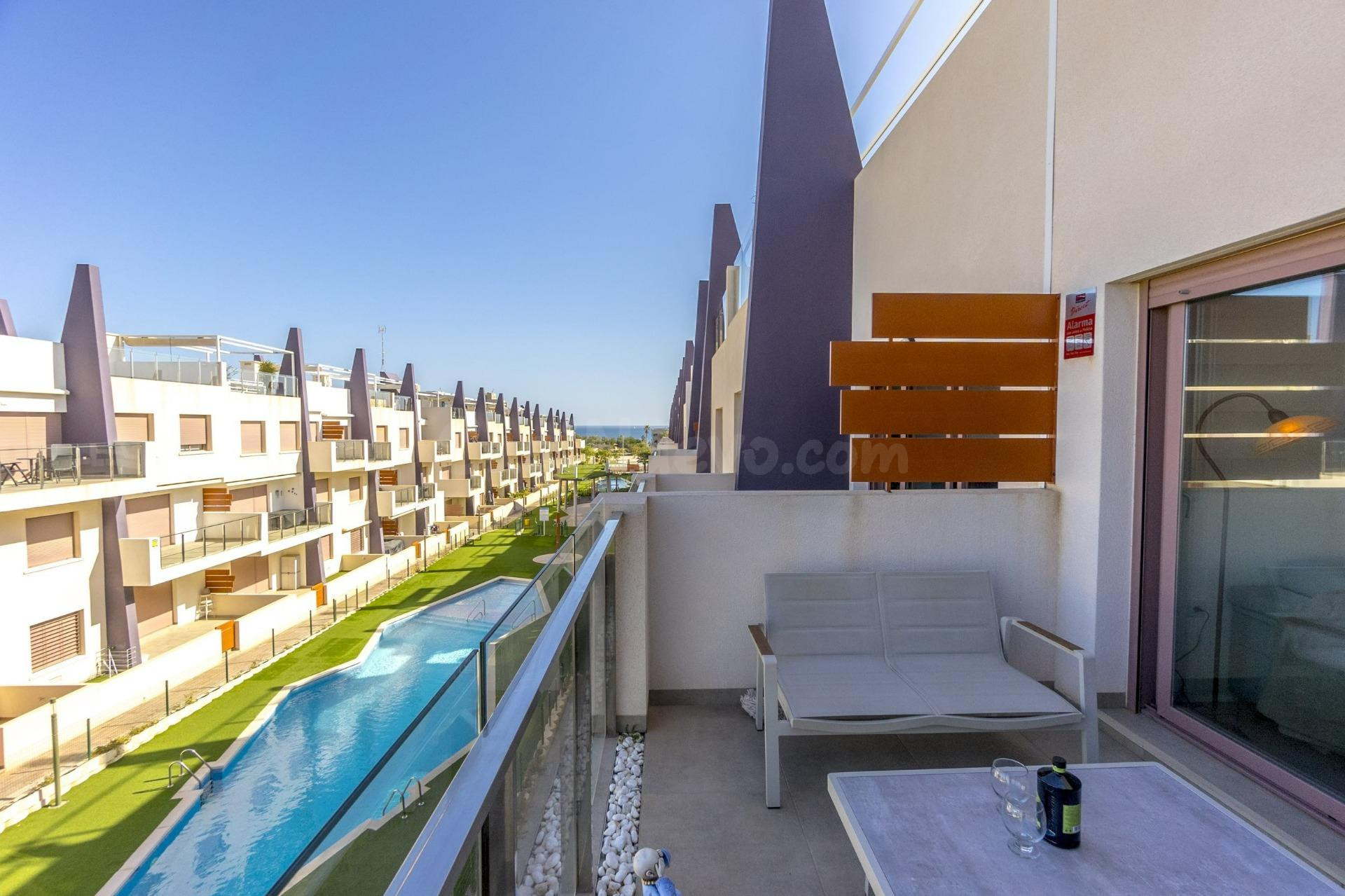 ATICO EN MIL PALMERAS ( ORIHUELA COSTA) CON VISTAS AL MAR DE 3 DORMITORIOS 2 BAÑOS