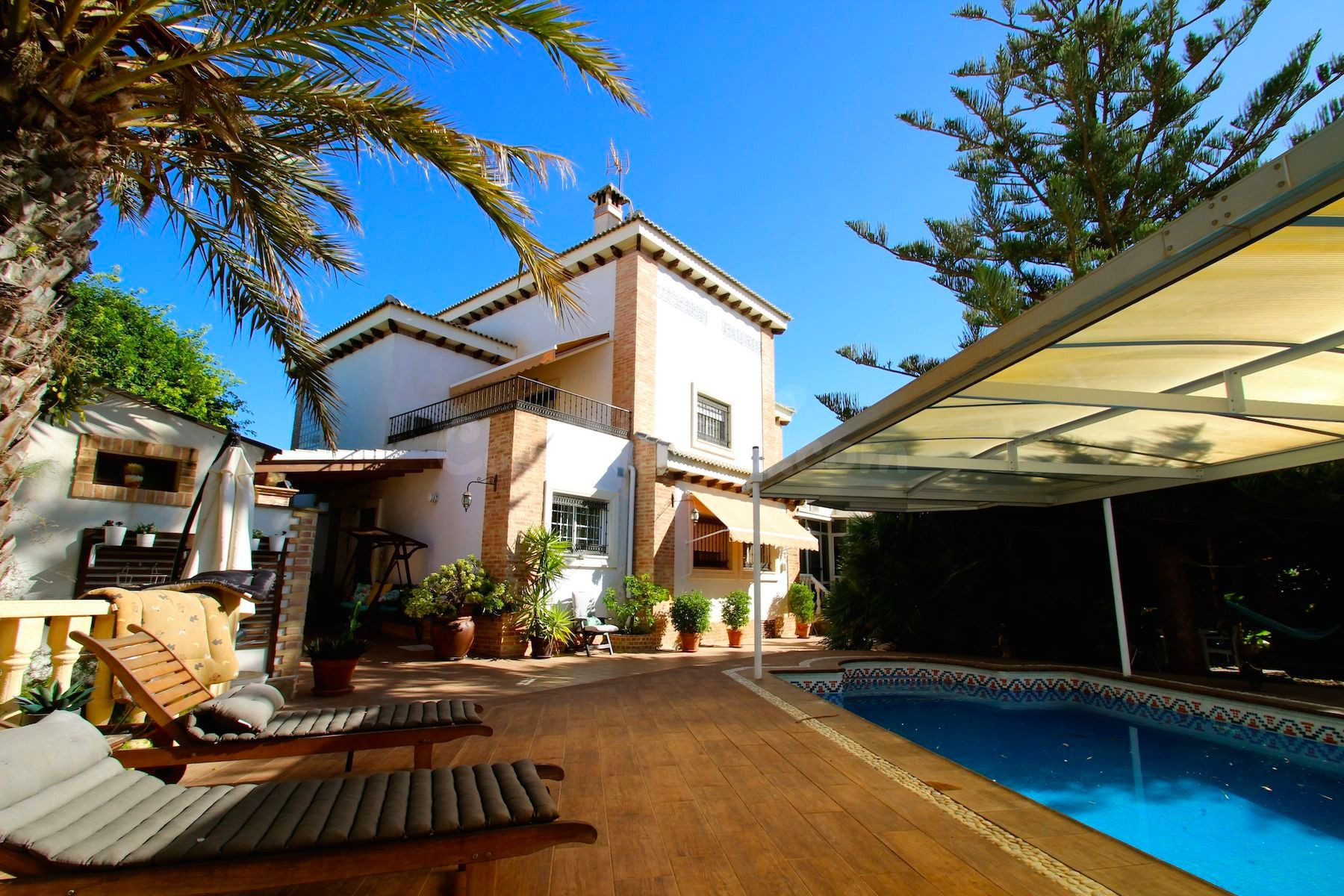 VILLA DE 6 DORMITORIOS 2 BAÑOS EN AGUAS NUEVOS (TORREVIEJA)