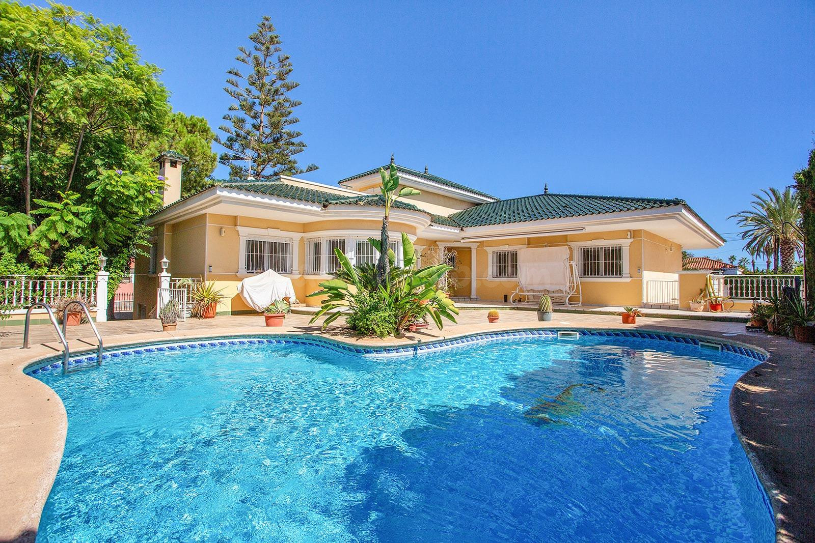 VILLA DE 5 DORMITORIOS 2 BAÑOS EN TORRETA FLORIDA EN TORREVIEJA (ALICANTE)