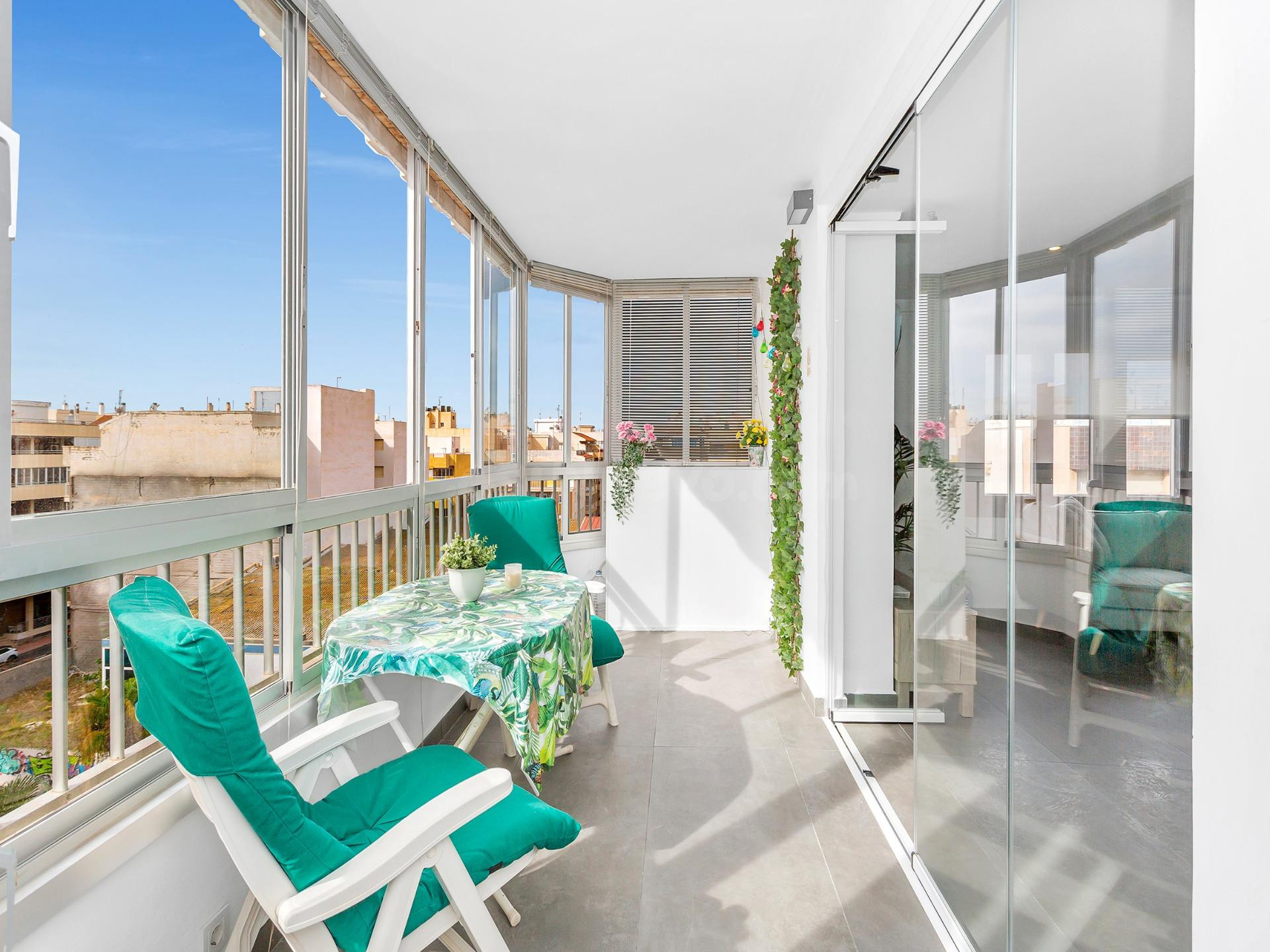APARTAMENTO DE 3 DORMITORIOS 2 BAÑOS CON VISTAS AL MAR EN TORREVIEJA ( ACEQUION )