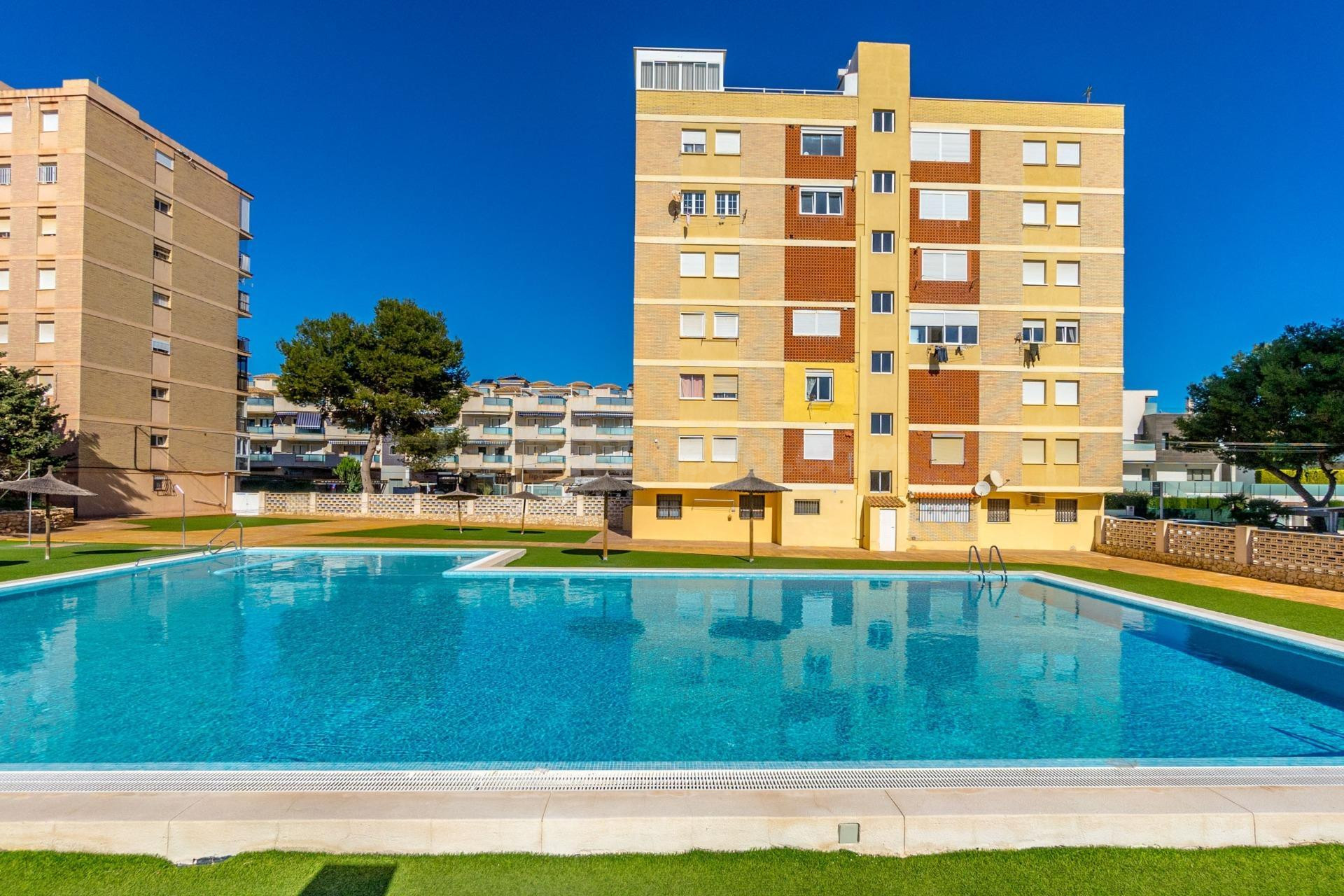 APARTAMENTO DE 4 DORMITORIOS 3 BAÑOS EN LA ZENIA ( ORIHUELA COSTA )