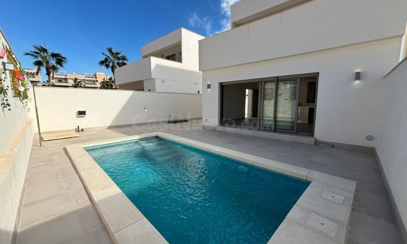 CHALET ADOSADO DE 3 DORMITORIOS 2 BAÑOS EN LA ZENIA (ORIHUELA COSTA )