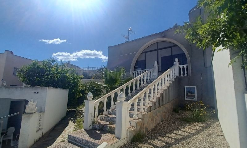 CHALET PAREADO EN TORREVIEJA