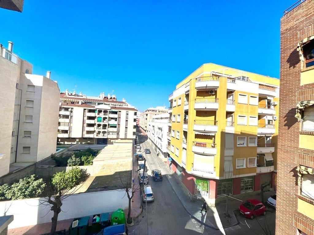 APARTAMENTO DE 2 DORMITORIOS 1 BAÑO EN TORREVIEJA  (ALICANTE )