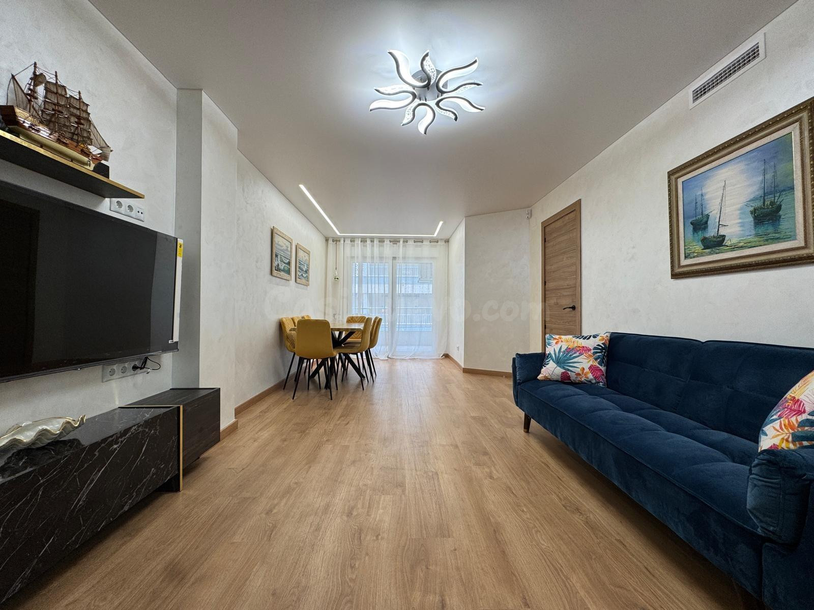 REFORMADO APARTAMENTO DE 108 M2. 3 DORM. 2 BAÑOS. CON TRASTERO COMO ESTUDIO DE 30 M2. PLAYA 50 METR.
