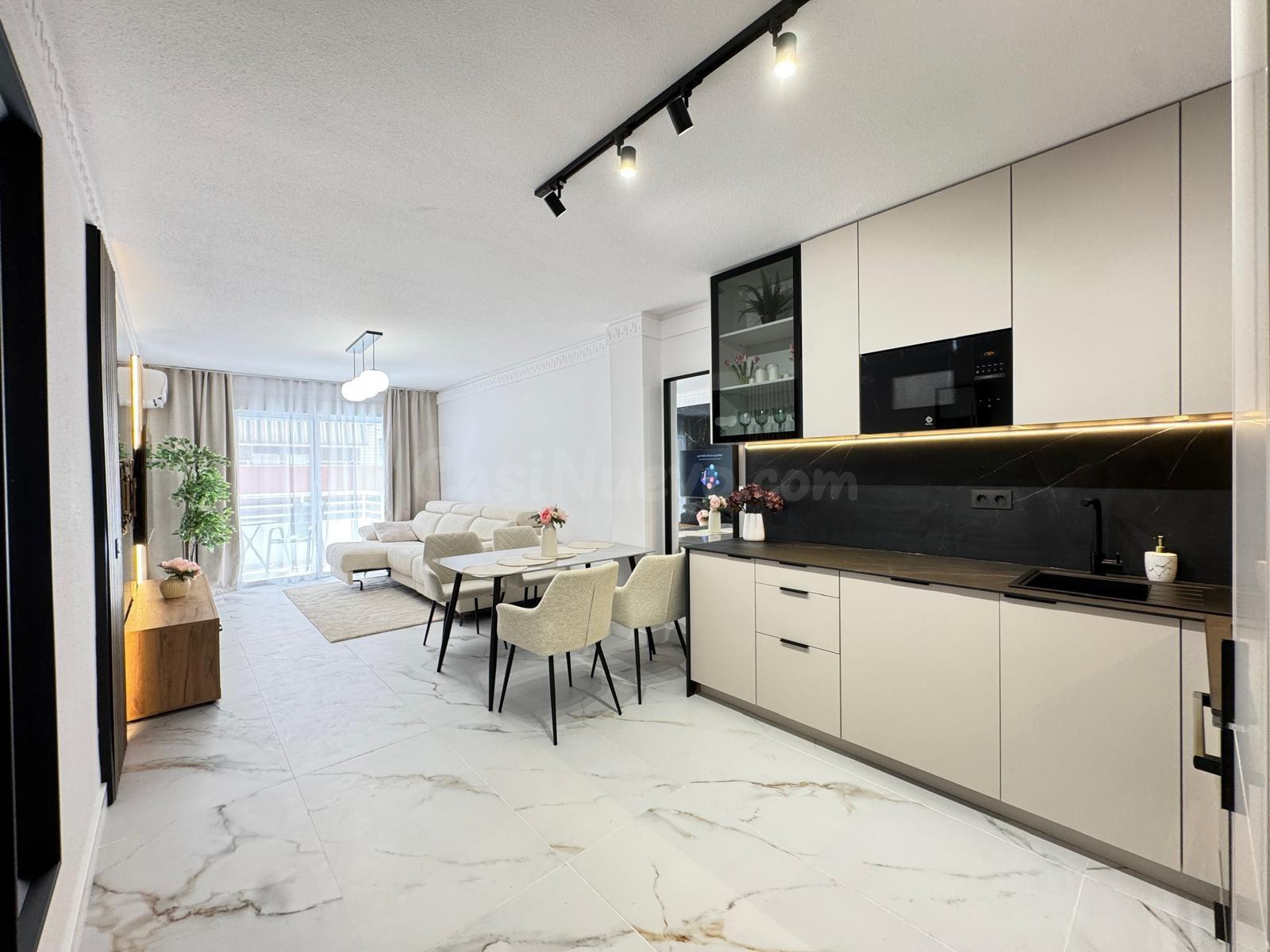REFORMADO APARTAMENTO A 50 METROS DE PLAYA! 4 DORM. 2 BAÑOS. 105 M2 SUPERFICIE.