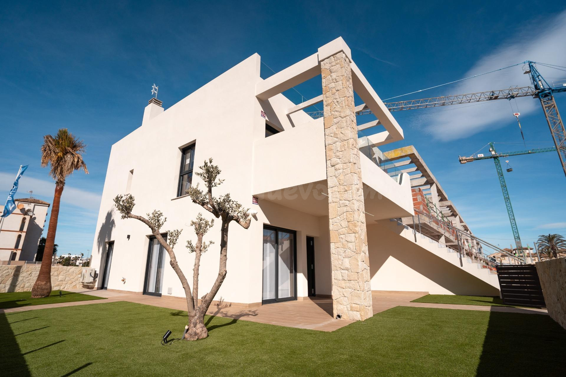 Bungalow de 2 dormitorios y 2 baños en Pilar de Horadada (Alicante)