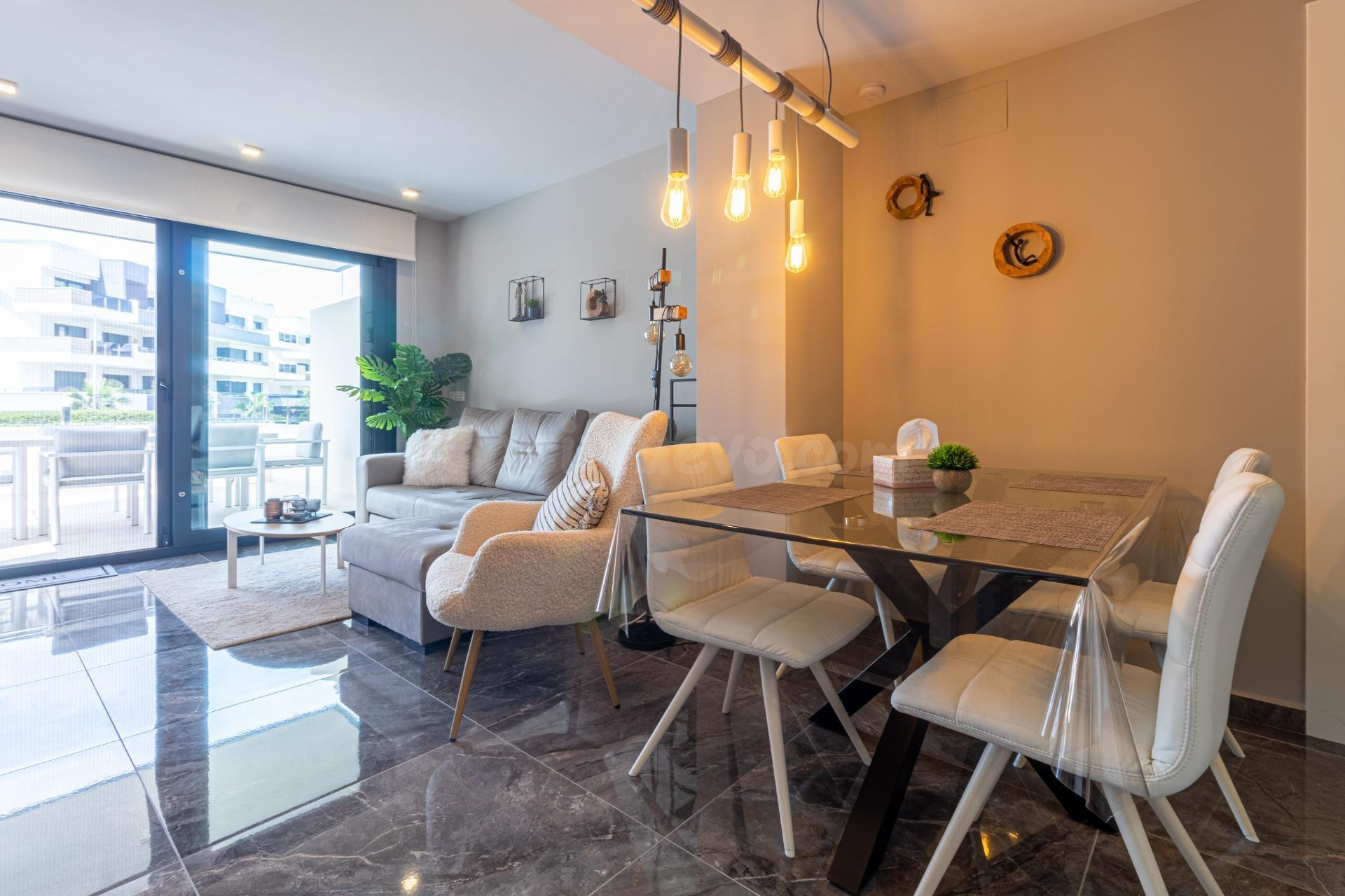 APARTAMENTO DE 2 DORMITORIOS Y 2 BAÑOS EN ORIHUELA COSTA (VILLAMARTIN)