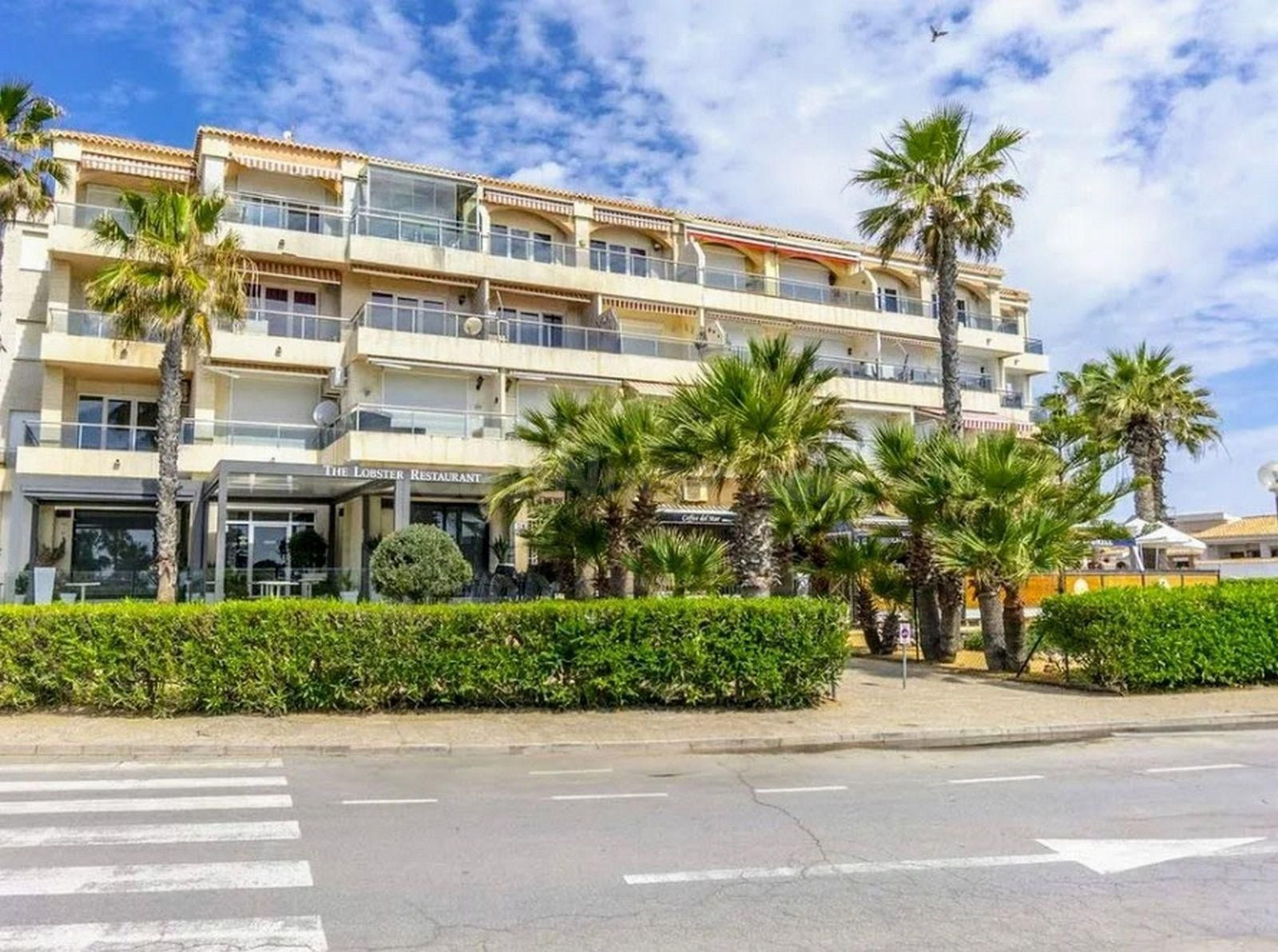 Apartamento de 3 dormitorios 2 baños en Playa Flamenca (Orihuela Costa) ¡Tu Paraíso Frente al Mar Te Está Esperando! 🌊✨